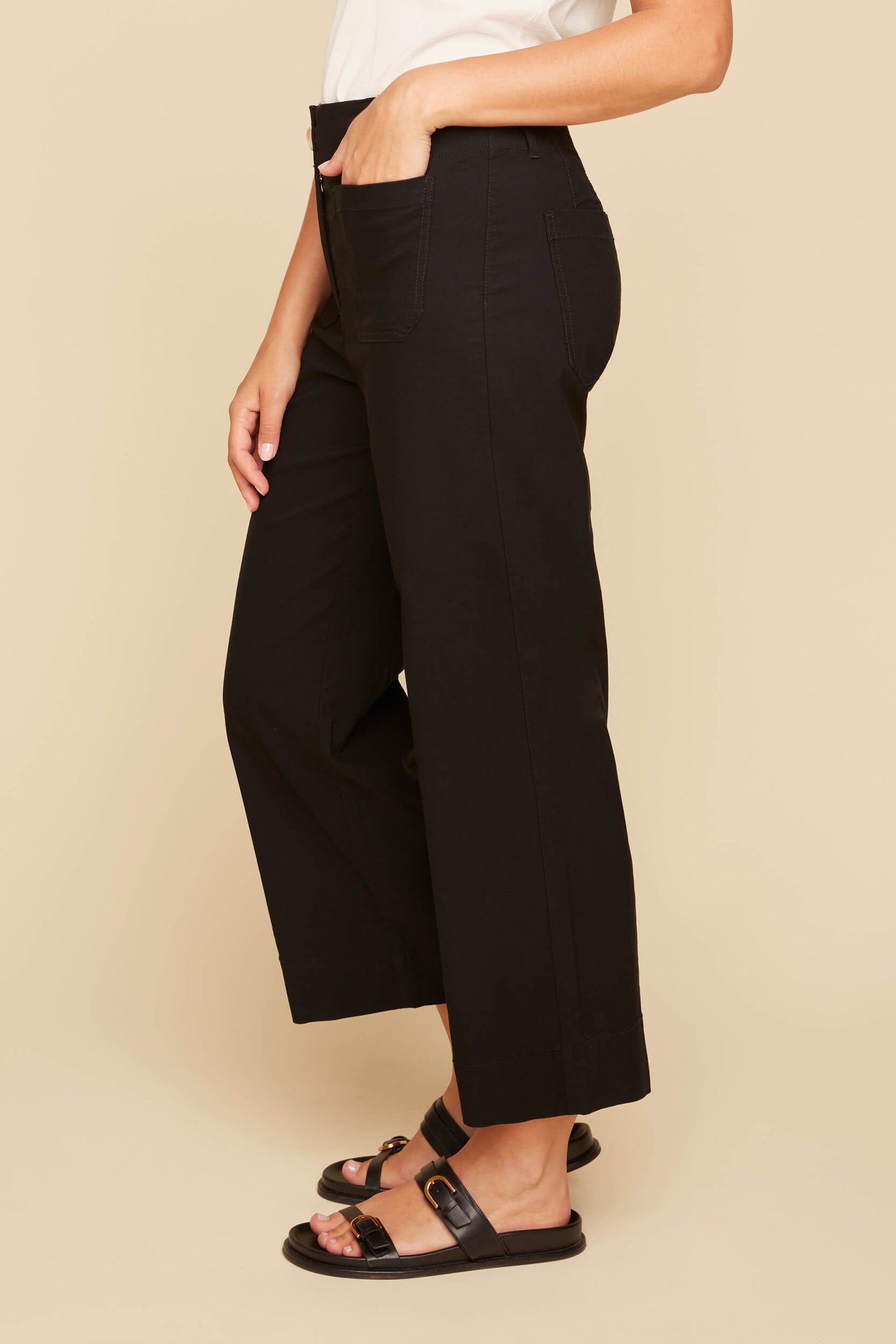 Woven Stretch Patch Pocket Crop. Style RENR11004-E3062