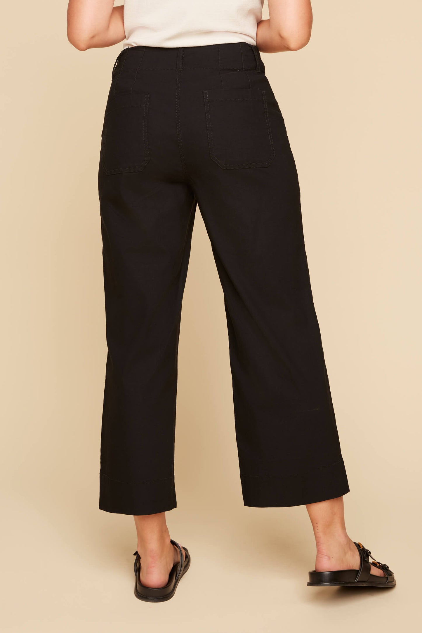 Woven Stretch Patch Pocket Crop. Style RENR11004-E3062