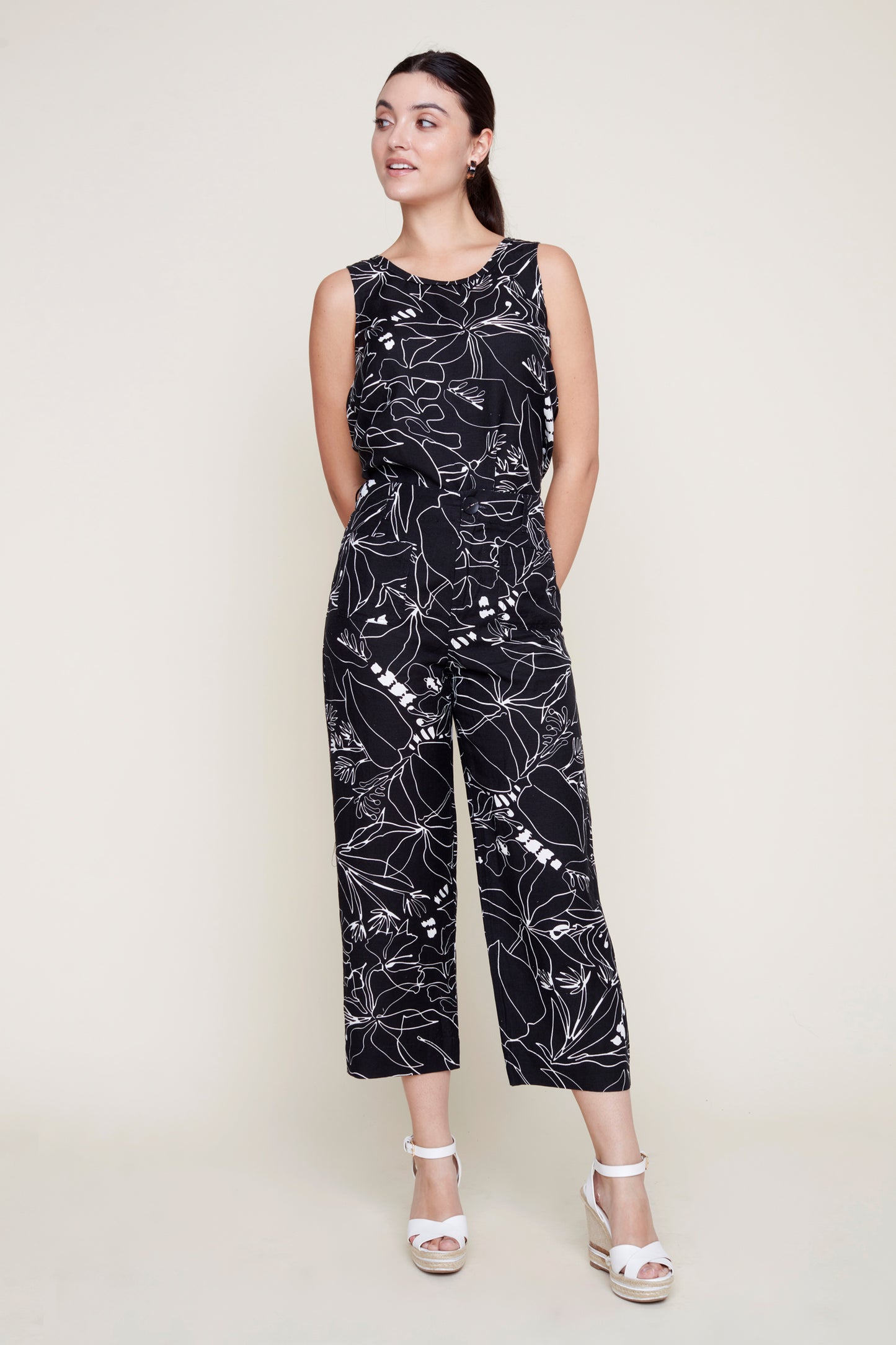 Floral Print Cropped Pant. Style REN10045-2151P