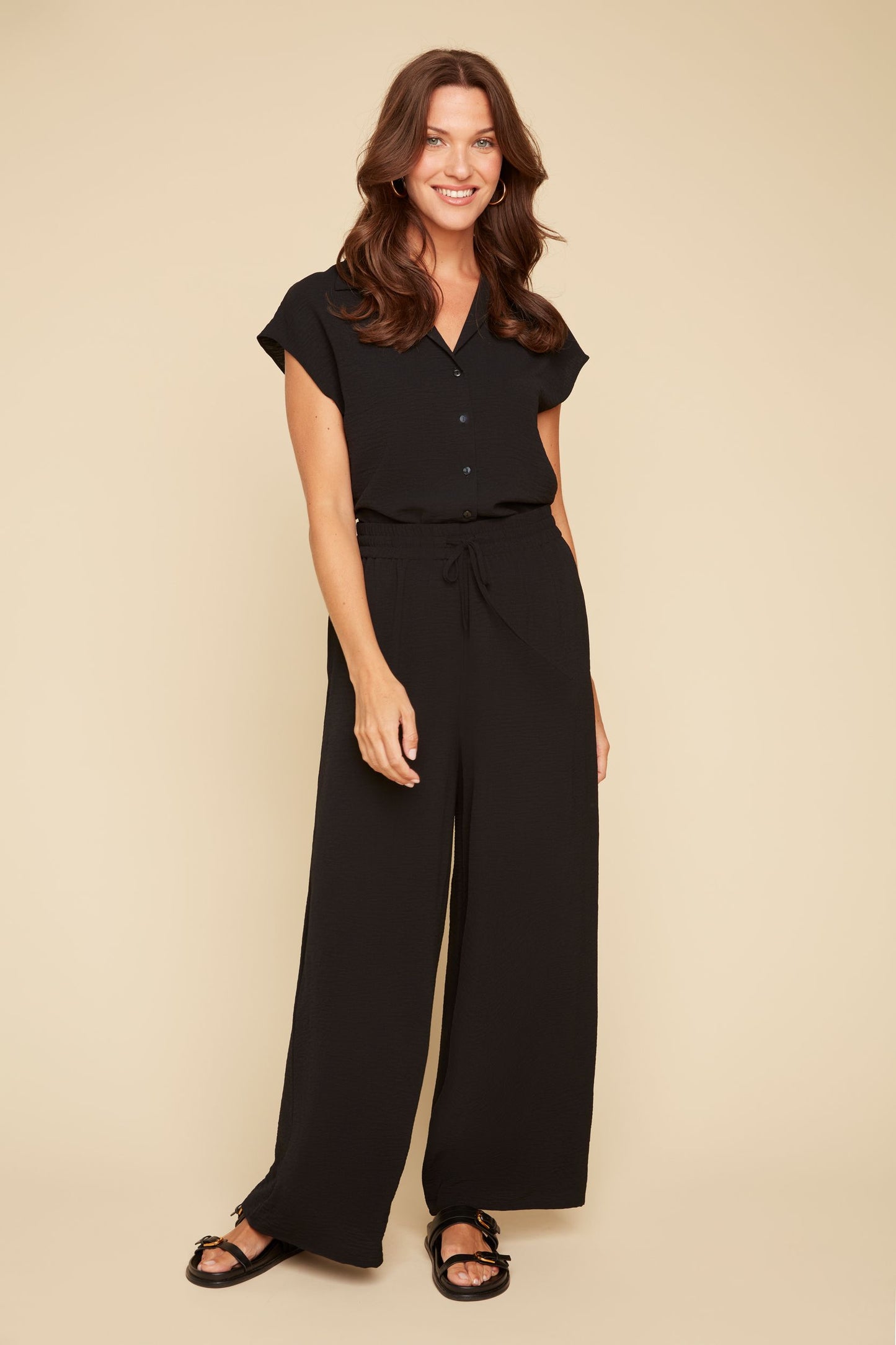 Crinkled Sleevless Button Front Top. Style RENR5146-363