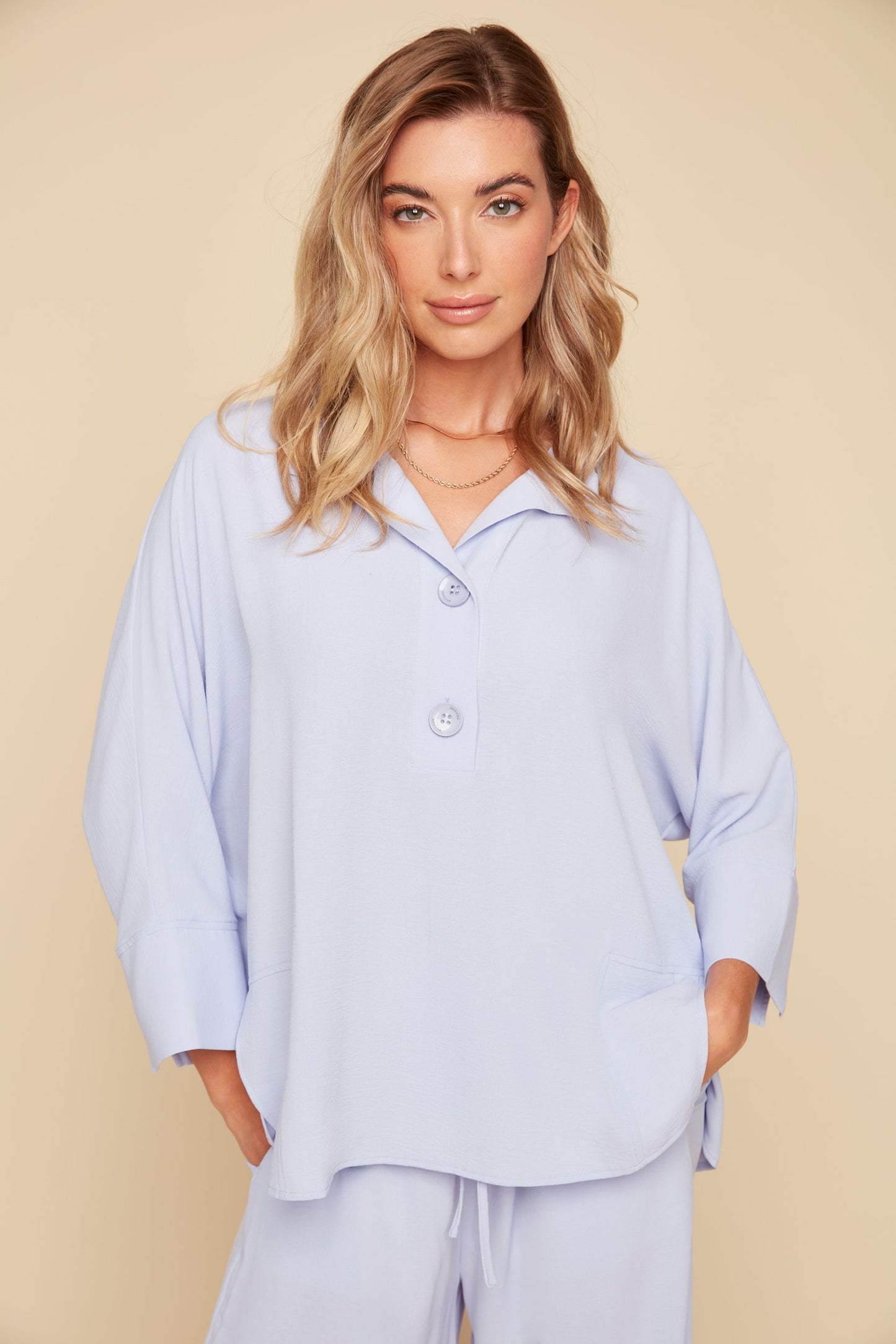 Crinkled HIgh Low 3/4 Sleeve Top. Style RENR5164-363