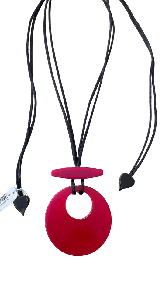 Statement Collection - Small Fuchsia Resin Necklace. Style 40102180945Q00