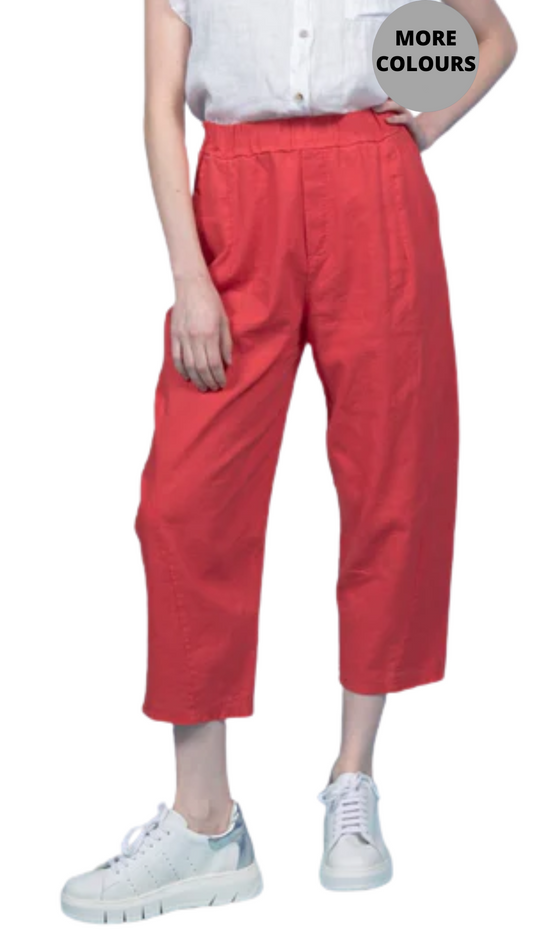 Straight Leg Pull-On Lightweight Capri. Style EELX38025