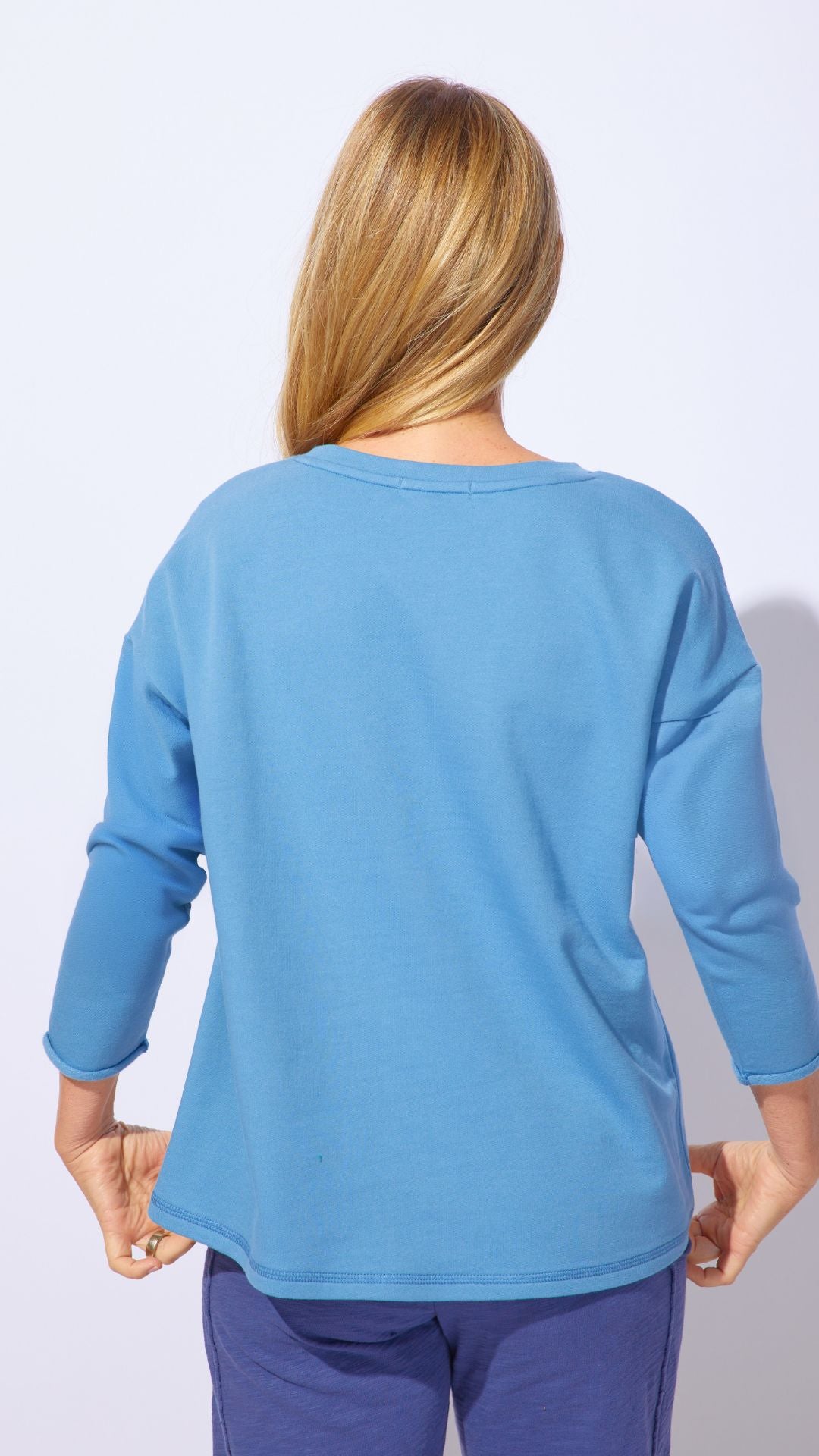 Long Sleeve Round Neck Heart Print Top. Style ESC44501