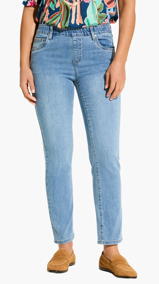 Medium Wash Pull On Straight Leg Jean. Style FD2442727