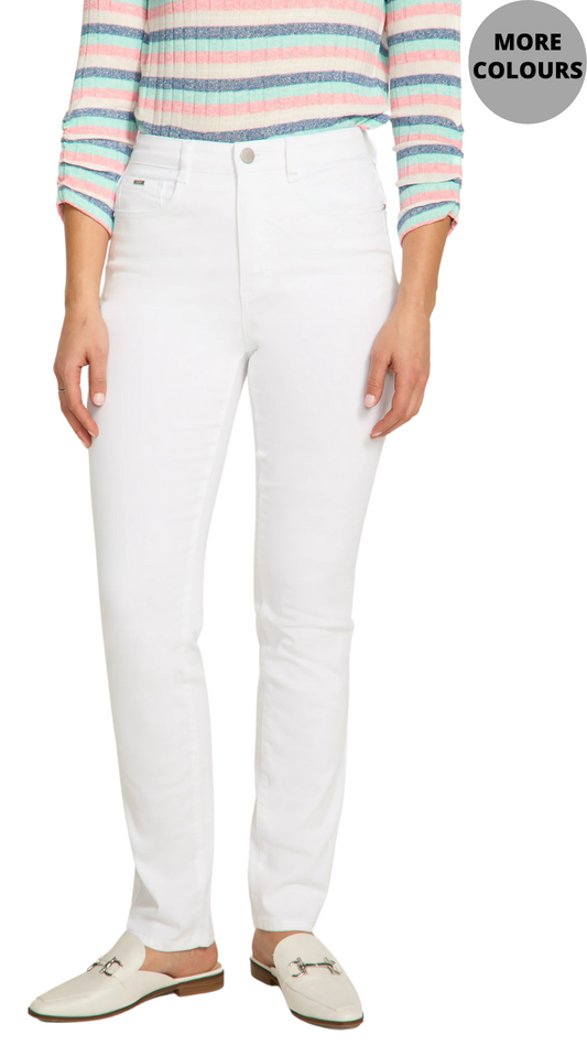 Petite Suzanne Straight Leg Jean. Style FD8747511