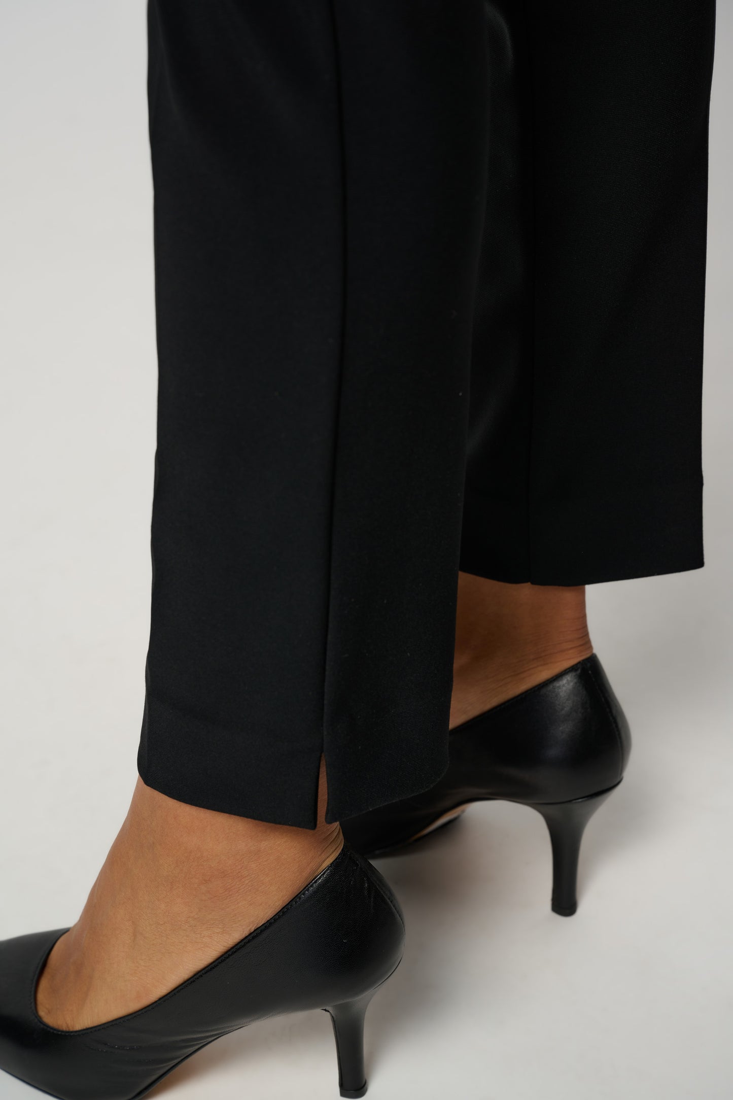 Classic Tailored Pull On Slim Pant. Style JR144092