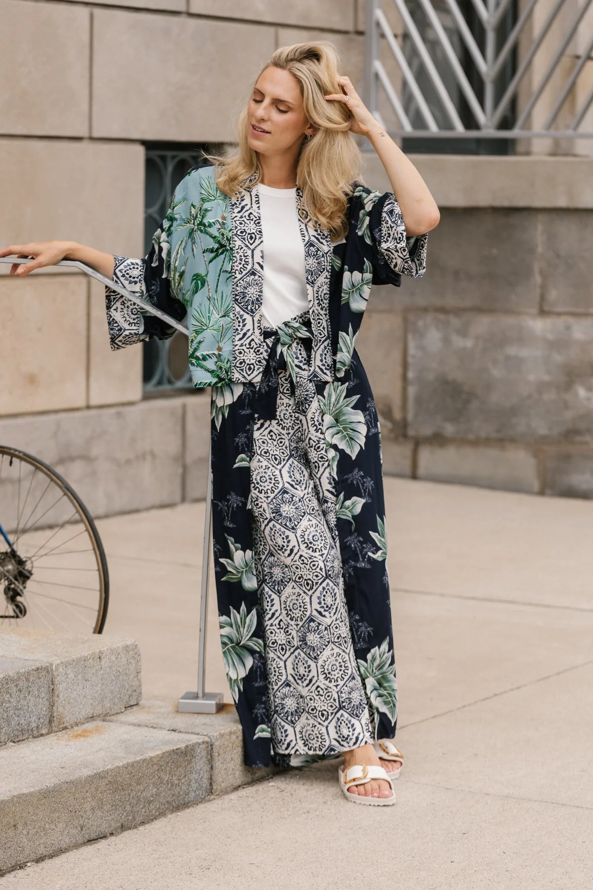 Cropped Relaxed Fit Tropical Prints Palm Cardigan. Style SHNP5789