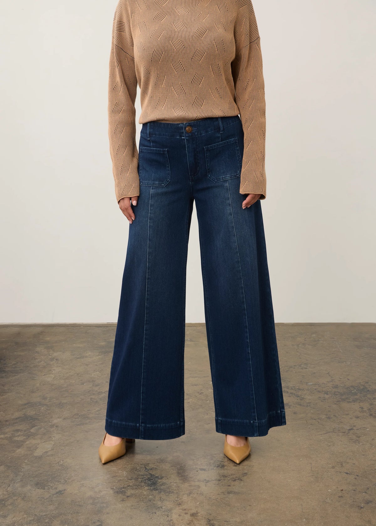 Patch Pockets Center Seam Wide Leg Jean. Style FD2173131