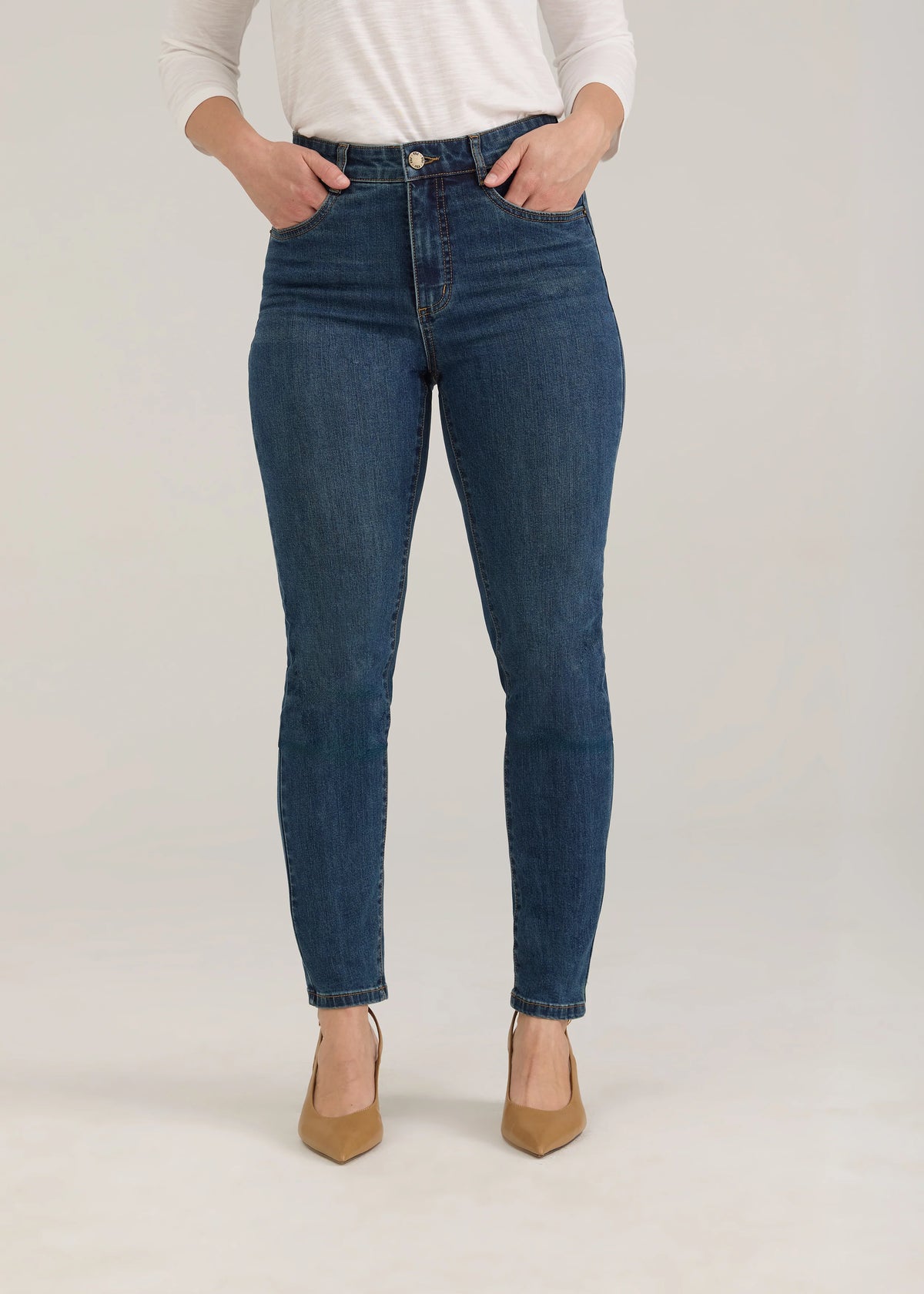 Suzanne Slim Leg Jean. Style FD6961779