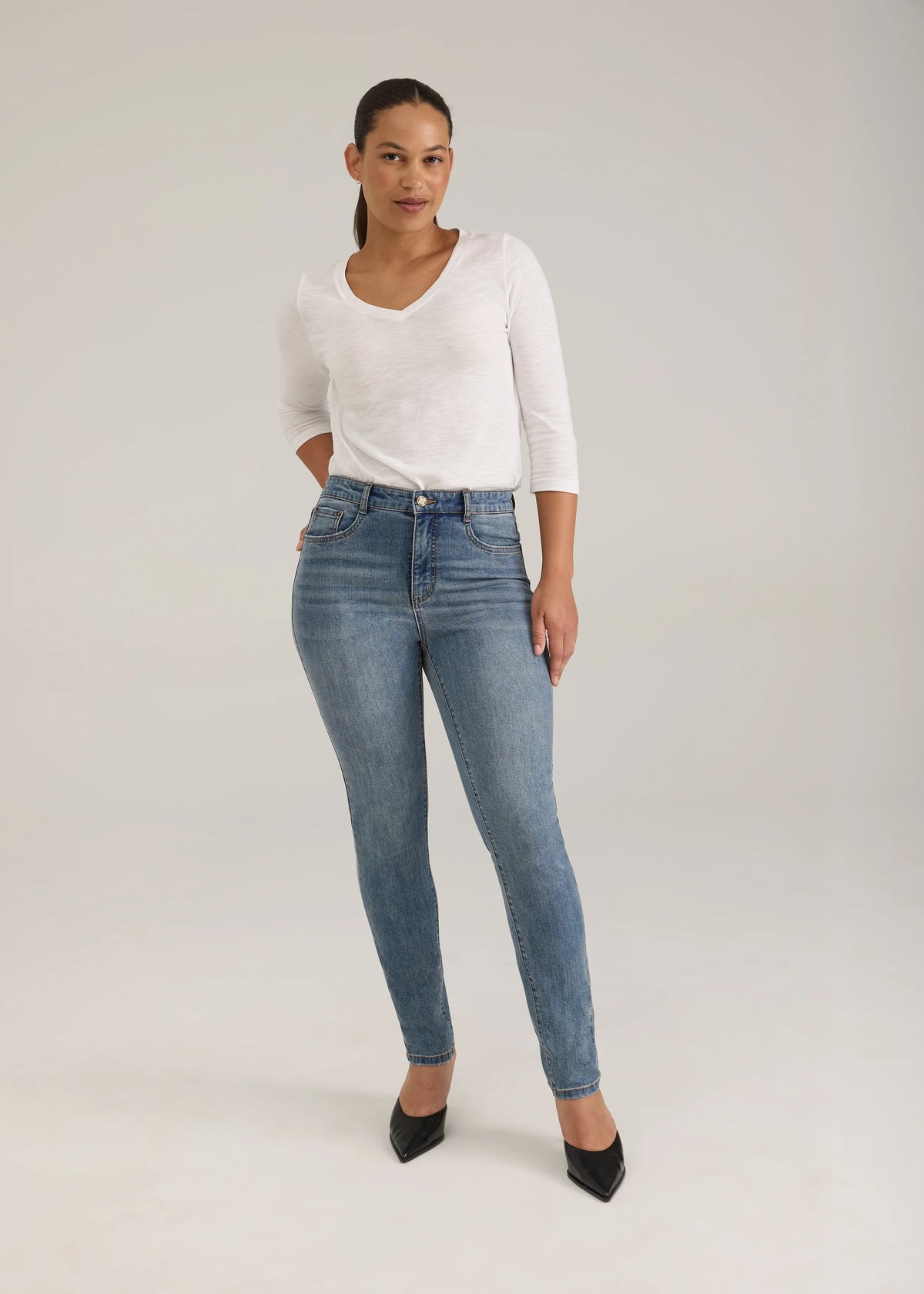 Suzanne Slim Leg Jean. Style FD6961779