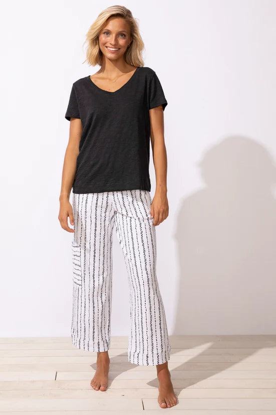 Cotton Short Sleeve V-Neck Top. Style ESC10000