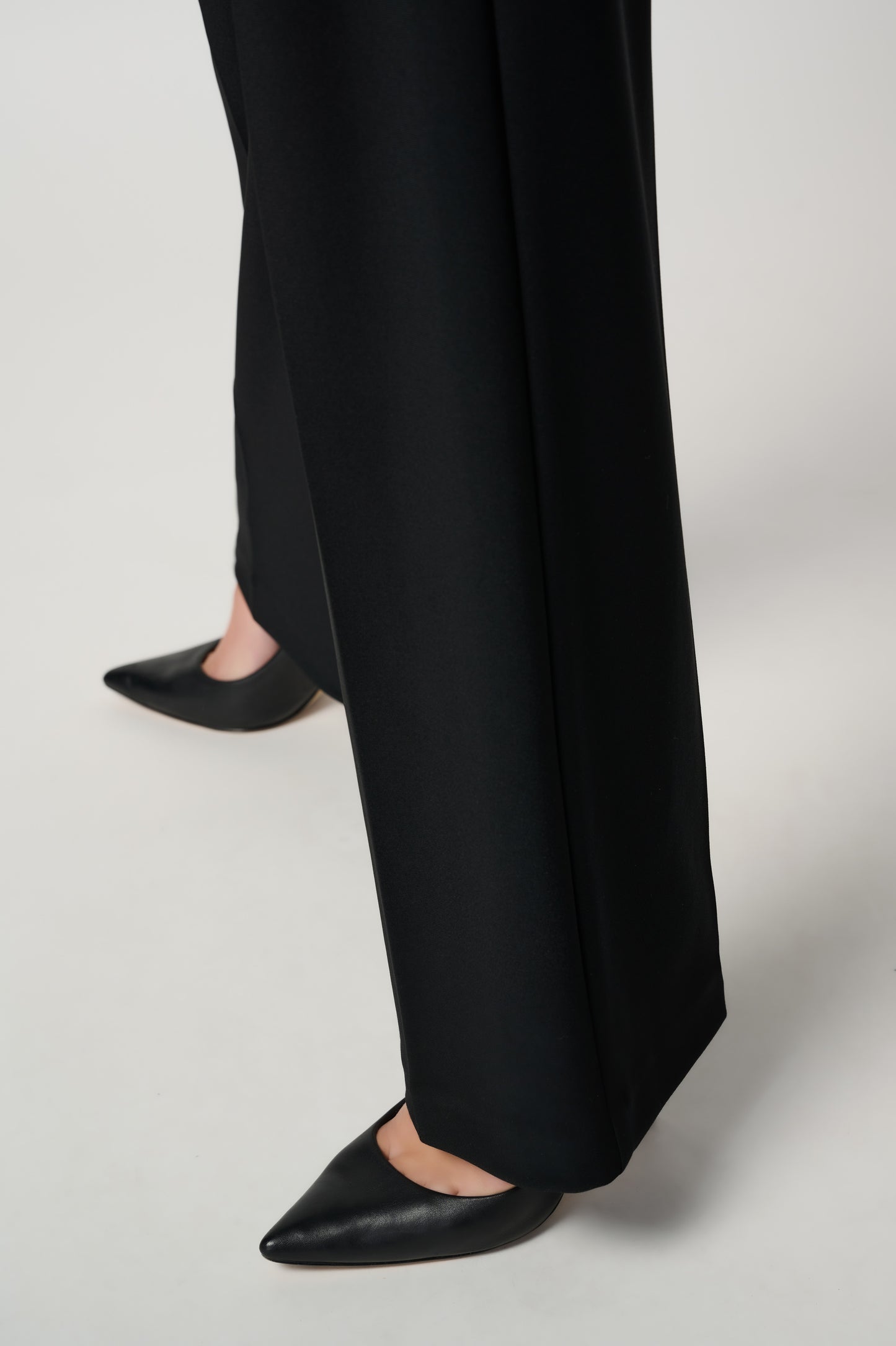 Pull On Straight Leg Pant in Black or Midnight. Style JR153088