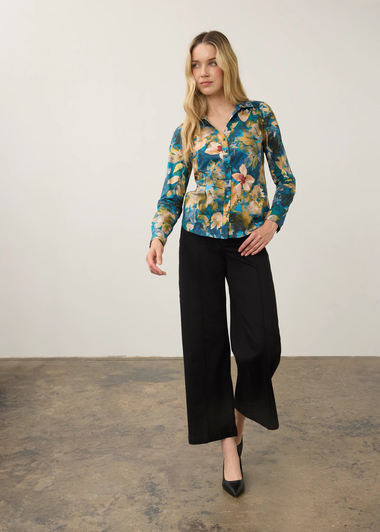 Floral Print Collared Button Front Top. Style FD7902623