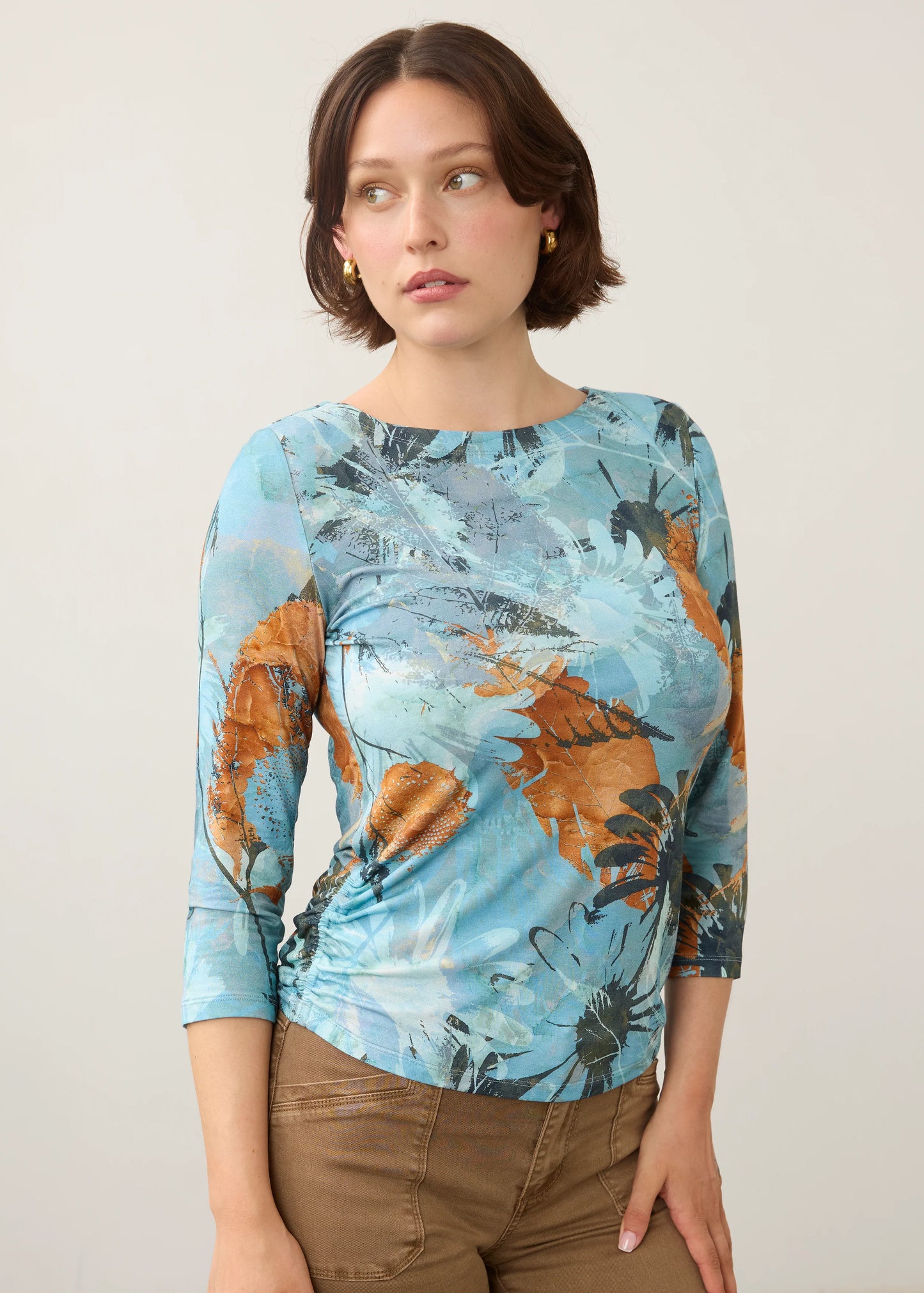 Abstract Floral Print Boat Neck Side Gathers Top. Style FD3808756