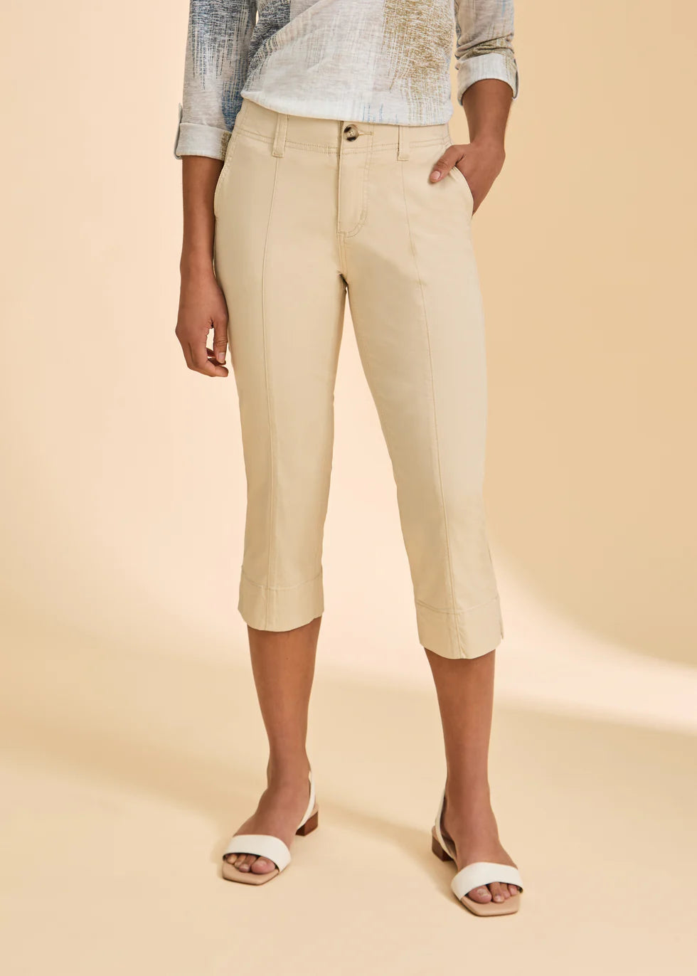 Christina Mid Rise Pin Tuck Cargo Capri. Style FD5261924