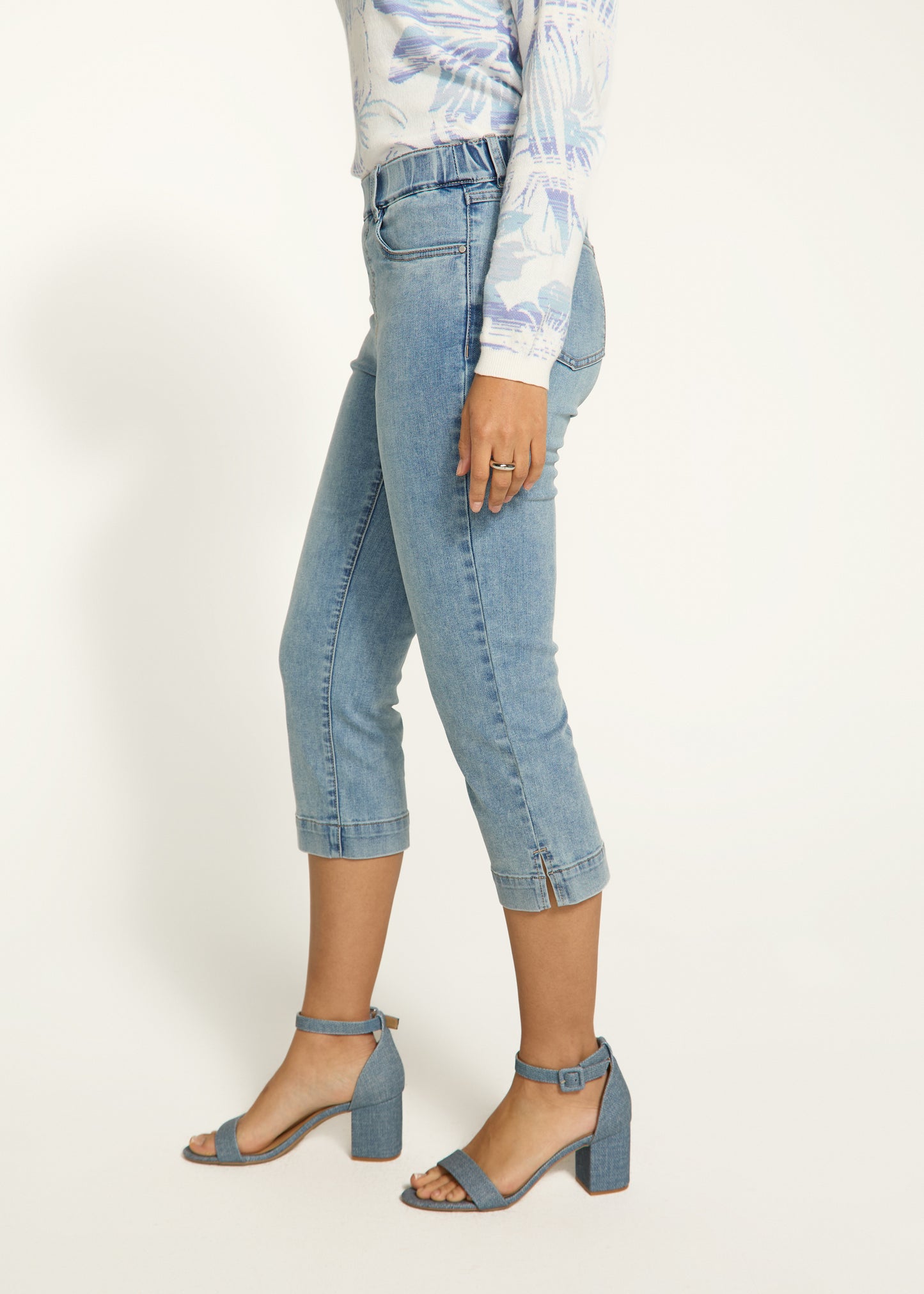 Pull On Stretch Denim Capri. Style FD2289669