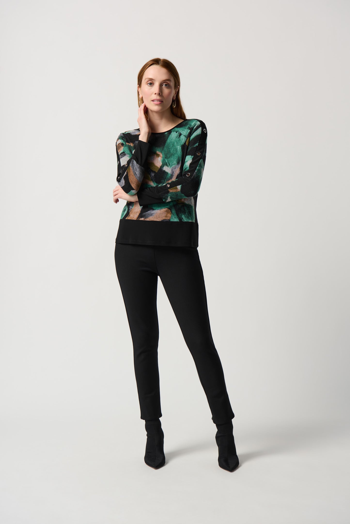 Abstract Print Grommet Sleeve Top. Style JR234185