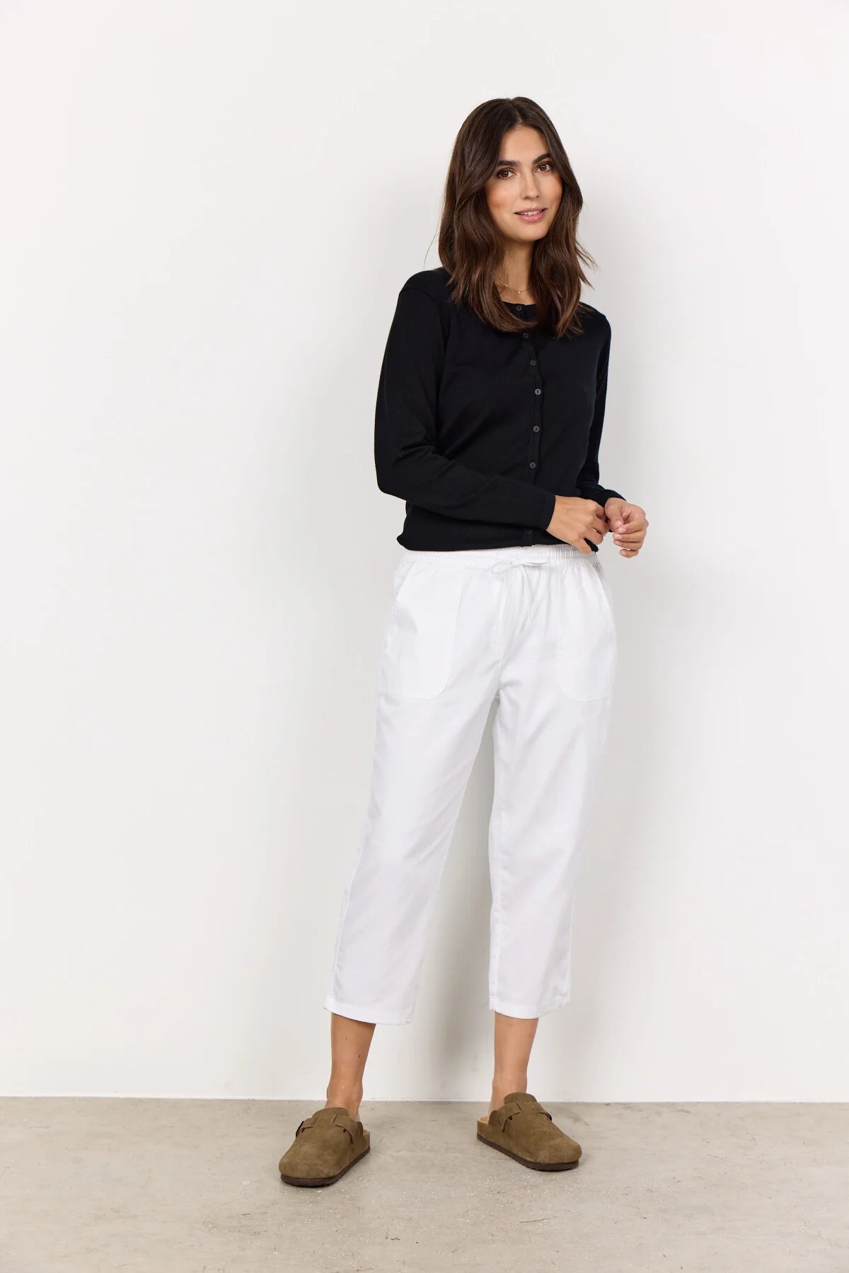 Pull-On Elastic Waist Solid Colour Cropped Pant. Style SOYA18042