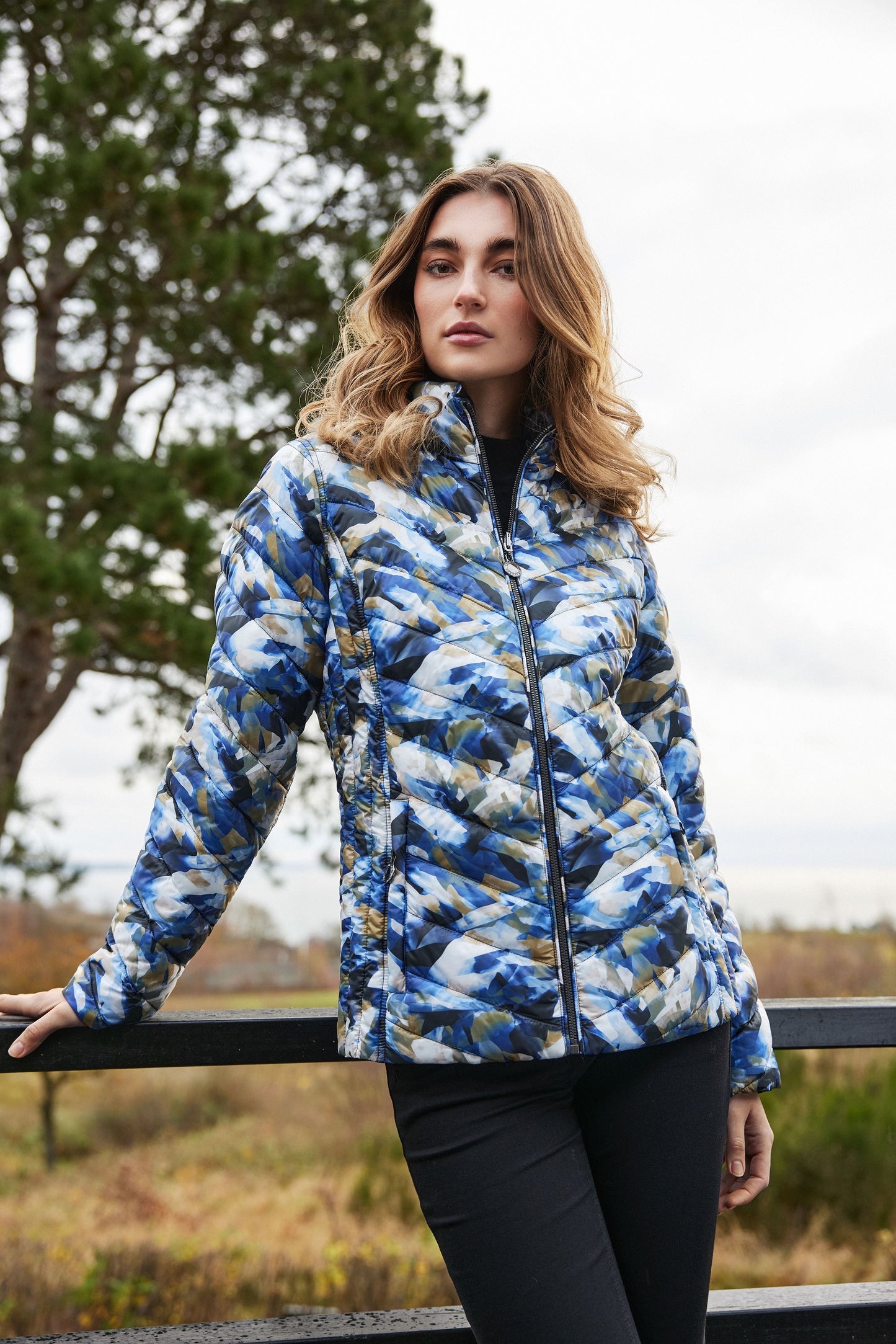 2-In-1 Reversible Printed/Solid Outerwear. Style FR926