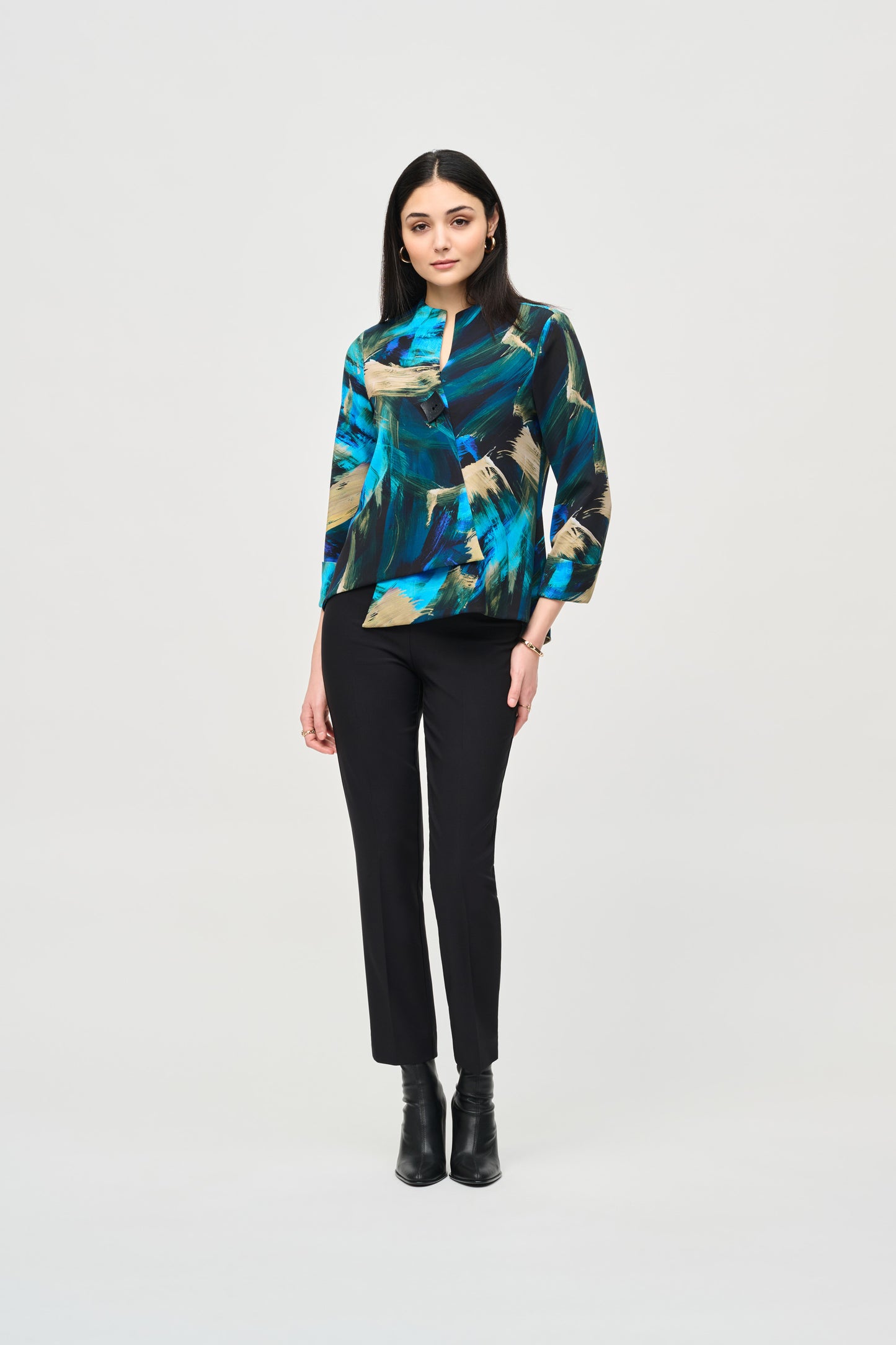 Silky Knit Abstract Print Sweing Jacket. Style JR243328