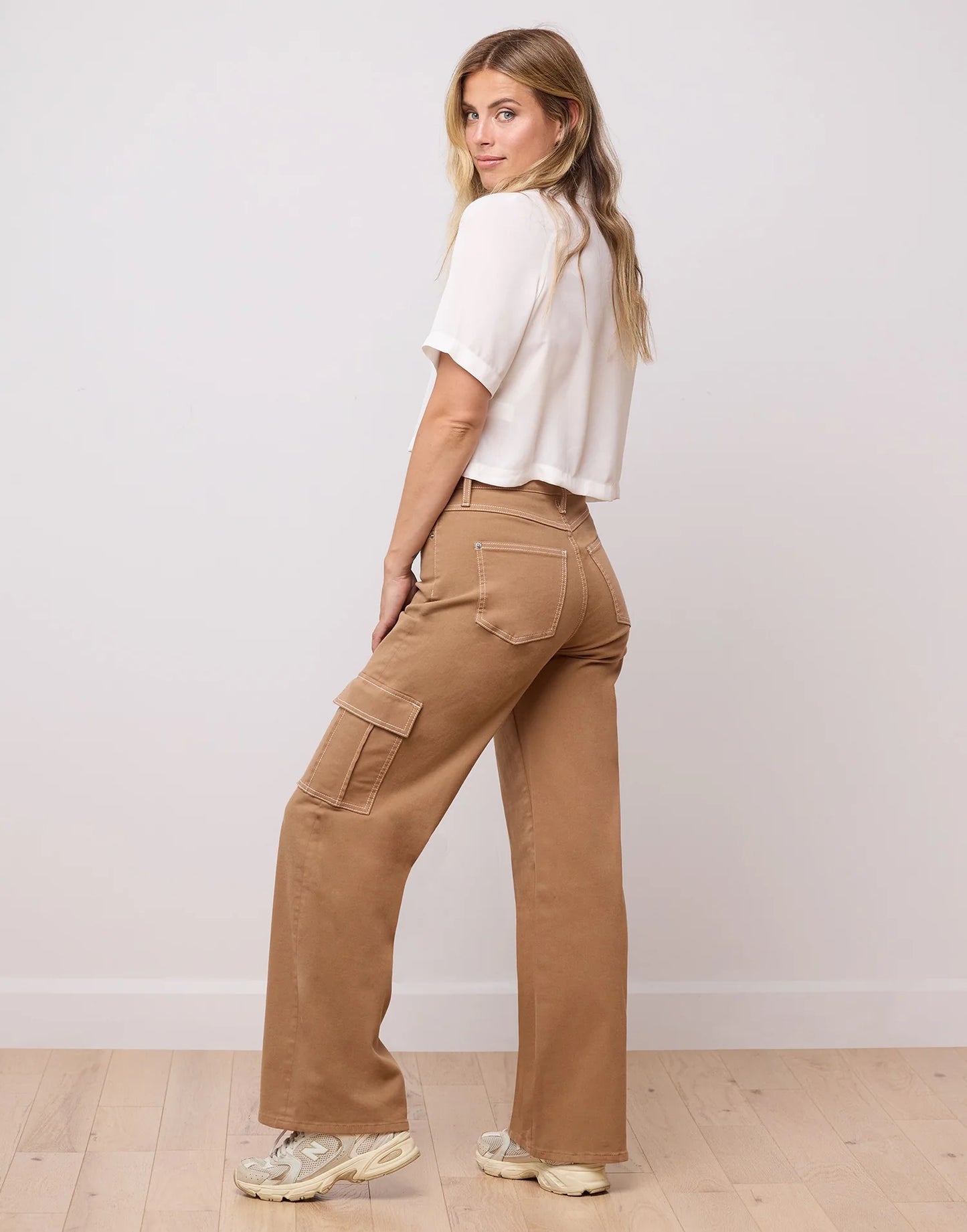 Lily Wide Leg Cargo Jean in Macchiato. Style YJ2433