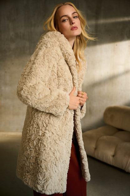 Faux Fur Reversible Outerwear. Style JR243903