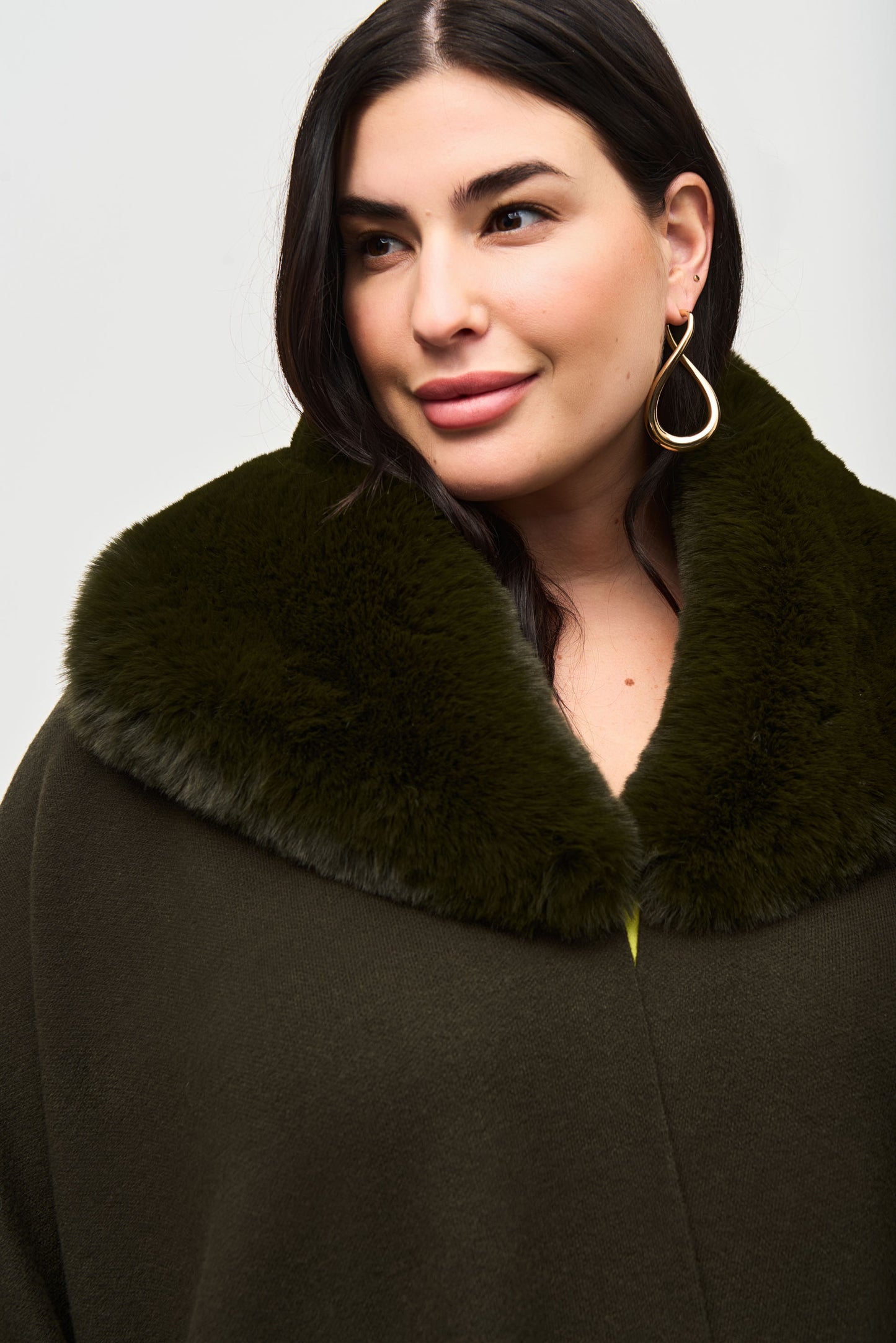 Brushed Jacquard and Faux Fur Cape. Style JR243930