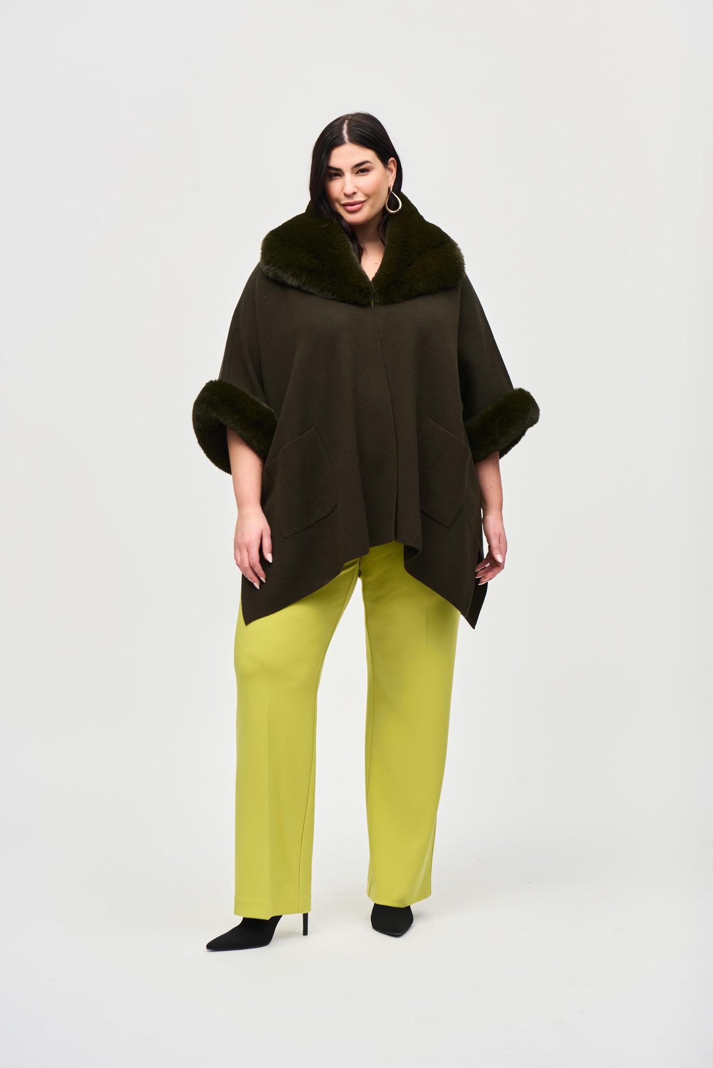 Brushed Jacquard and Faux Fur Cape. Style JR243930