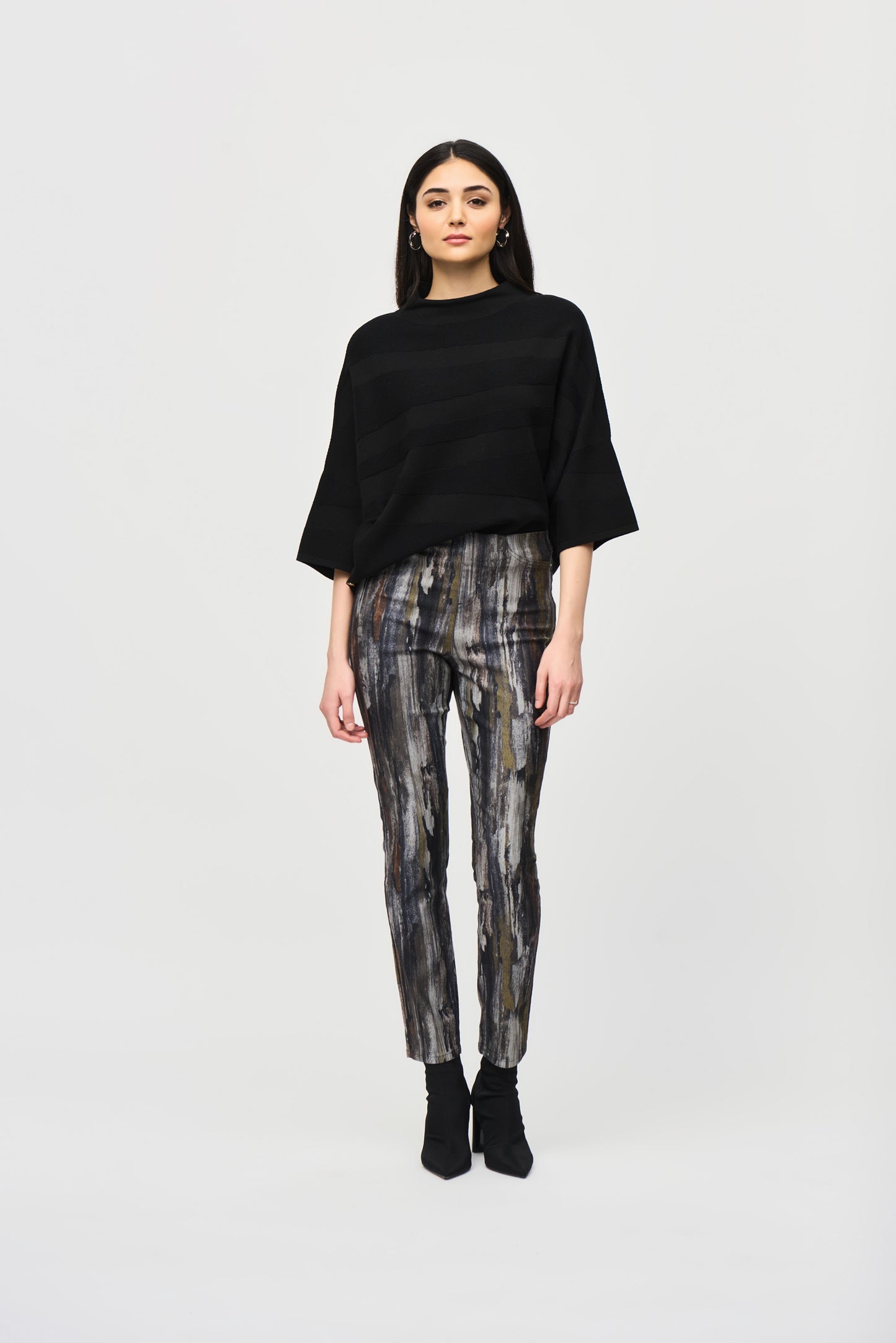 Abstract Print Classic Slim Pant. Style JR243965