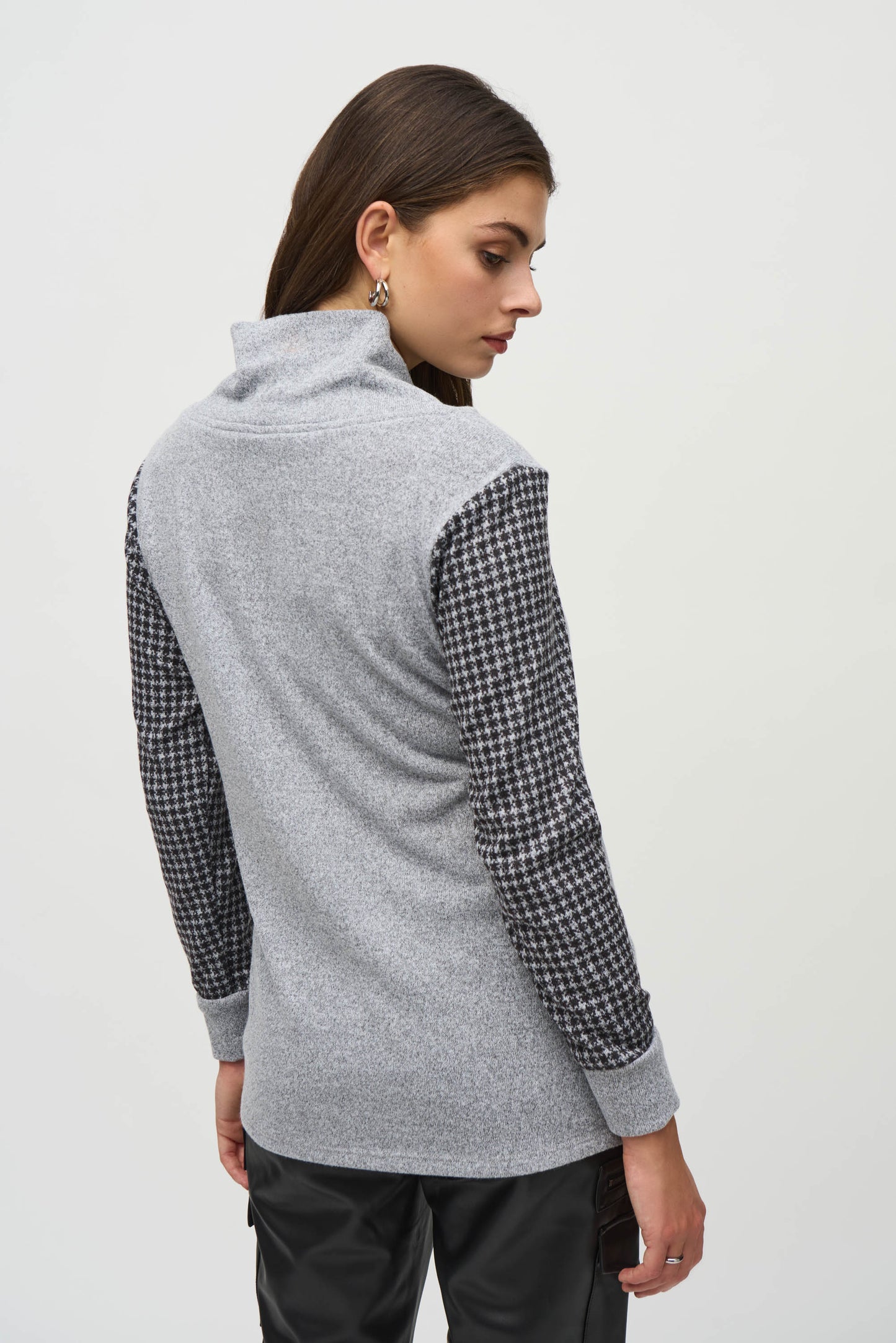 Sweater Knit Houndstooth Tunic. Style JR244002