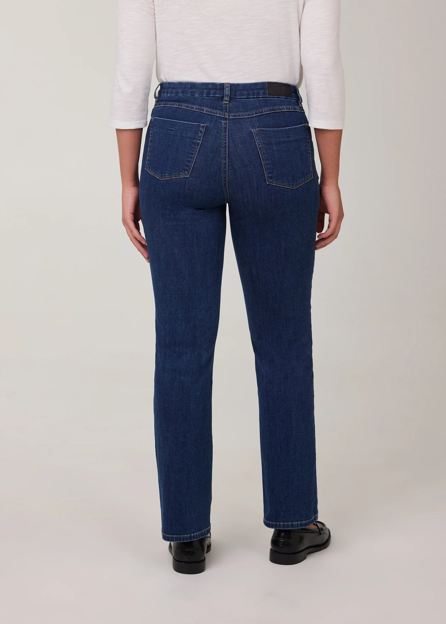 Petite Olivia Straight Leg Jean. Style FD4468250