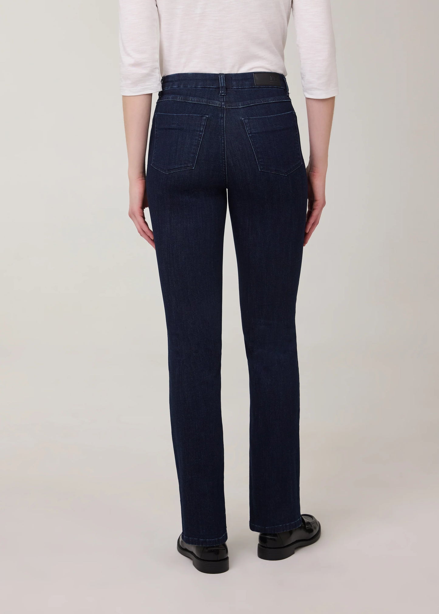 Petite Olivia Straight Leg Jean. Style FD4468250