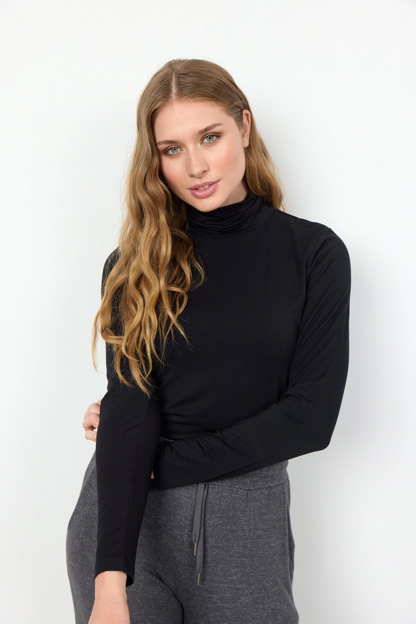 Fitted Turtleneck Top. Style SOYA3F24864