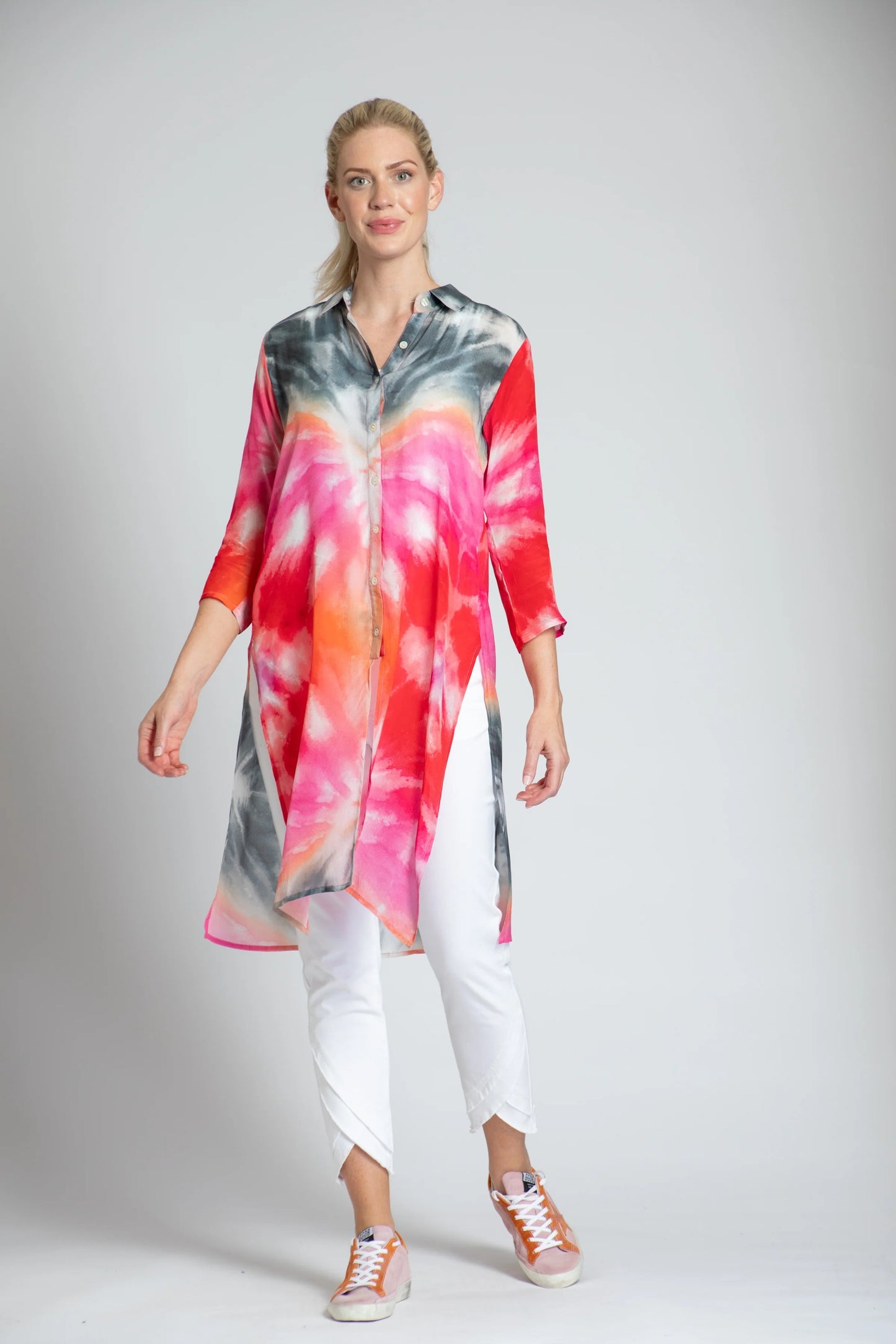 Tie Dye High Side Slit Top. Style APNYB8PB378D