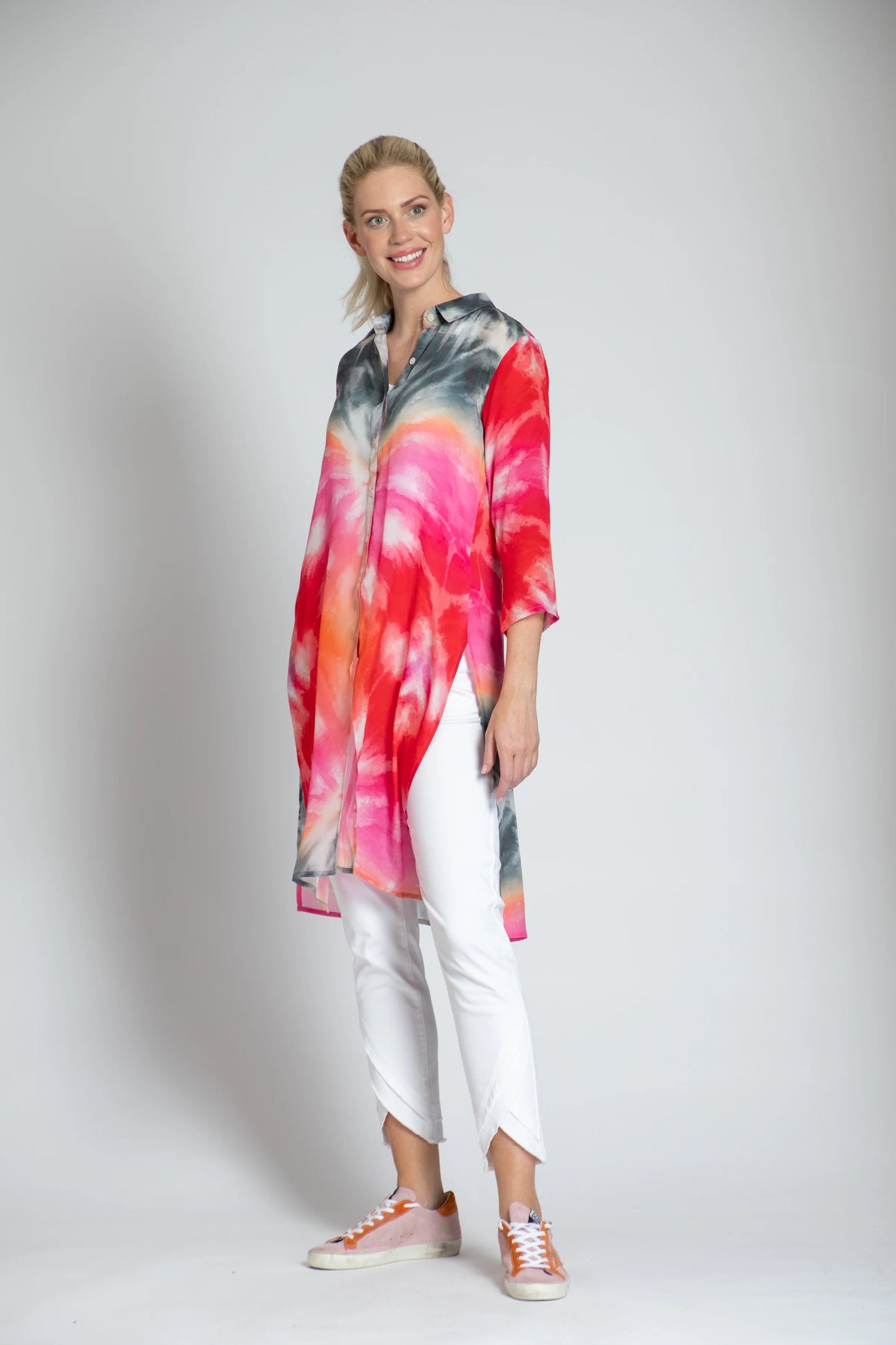 Tie Dye High Side Slit Top. Style APNYB8PB378D