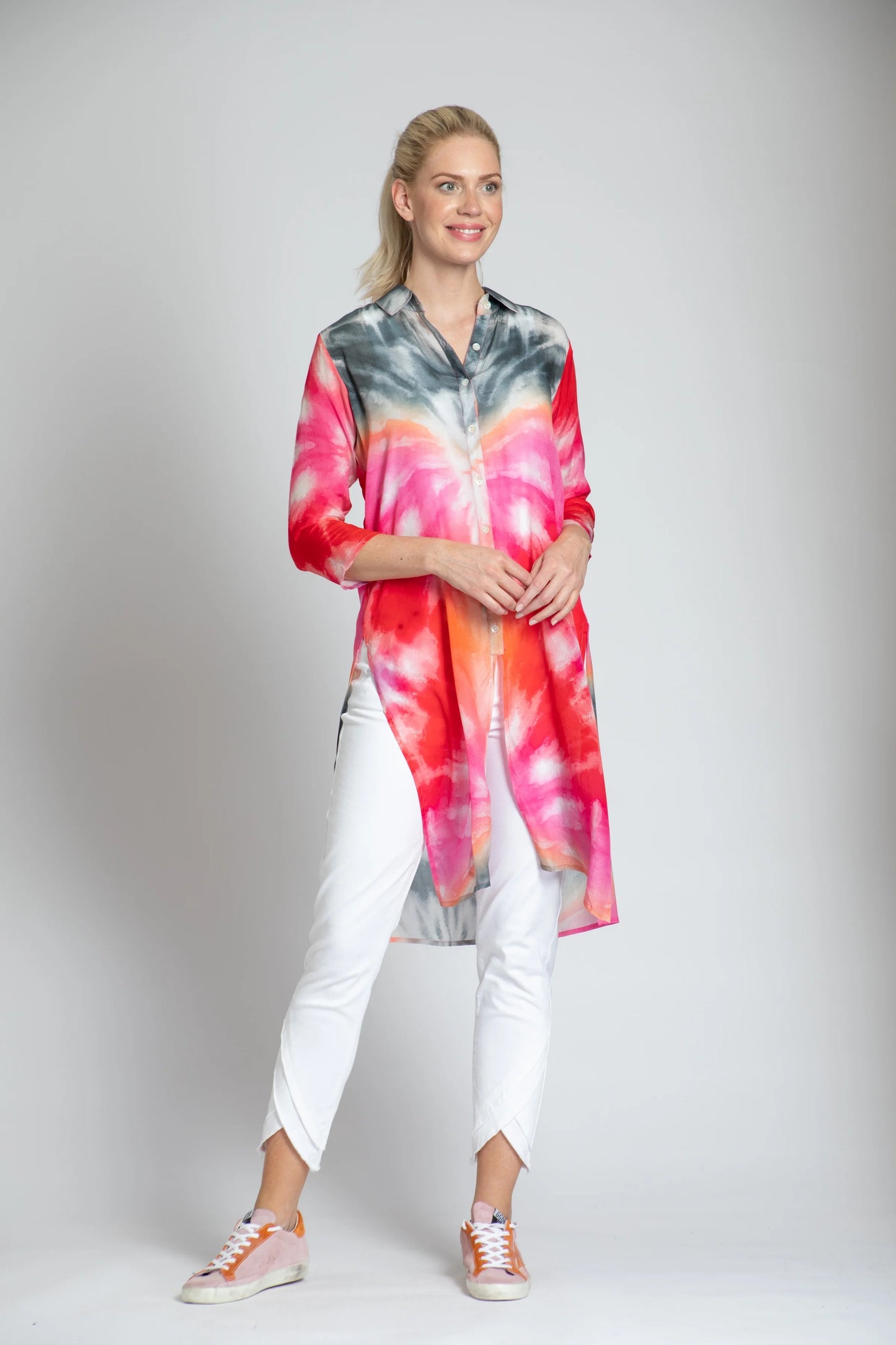 Tie Dye High Side Slit Top. Style APNYB8PB378D