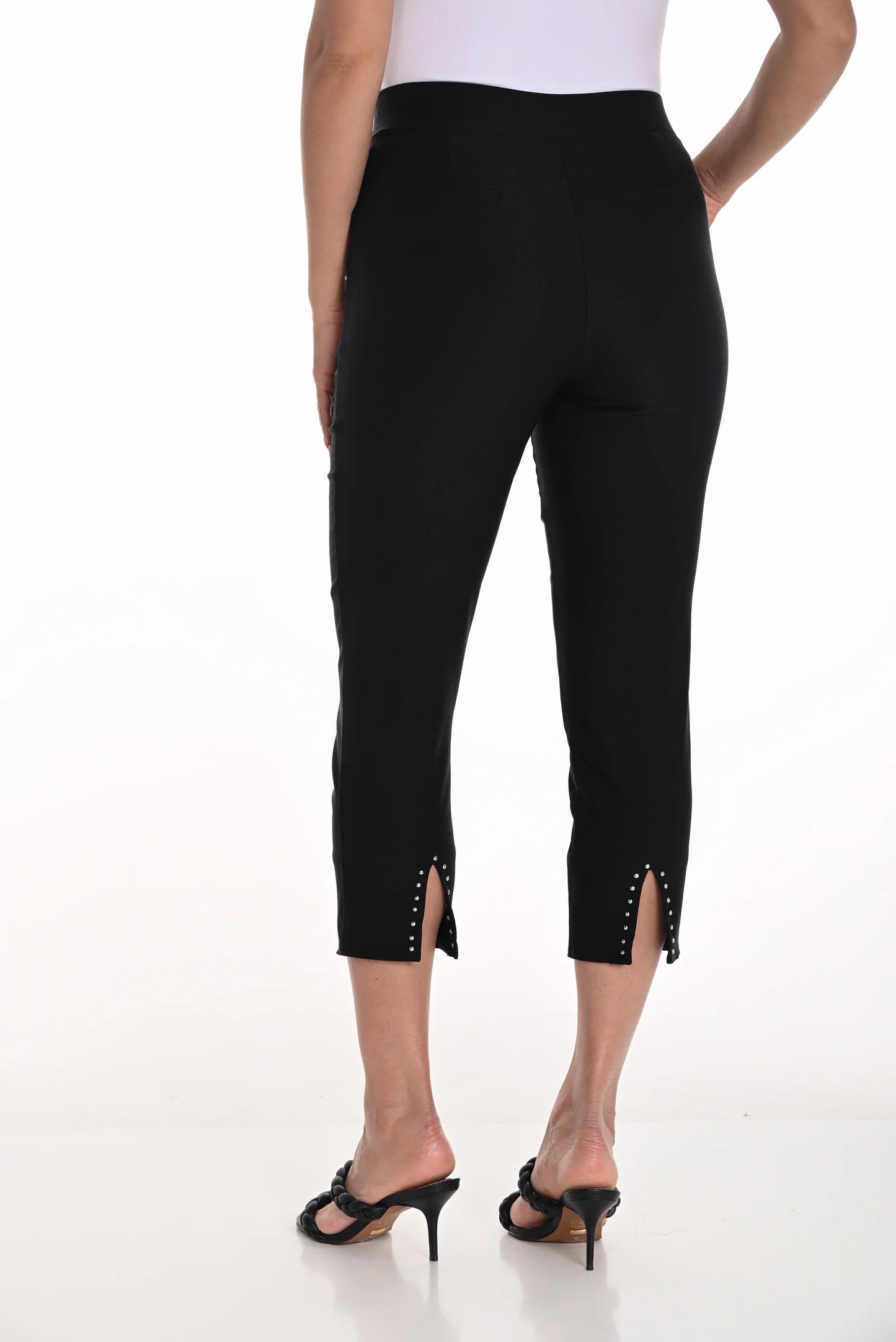 Woven Capri Slim Fit Pant. Style FL251605