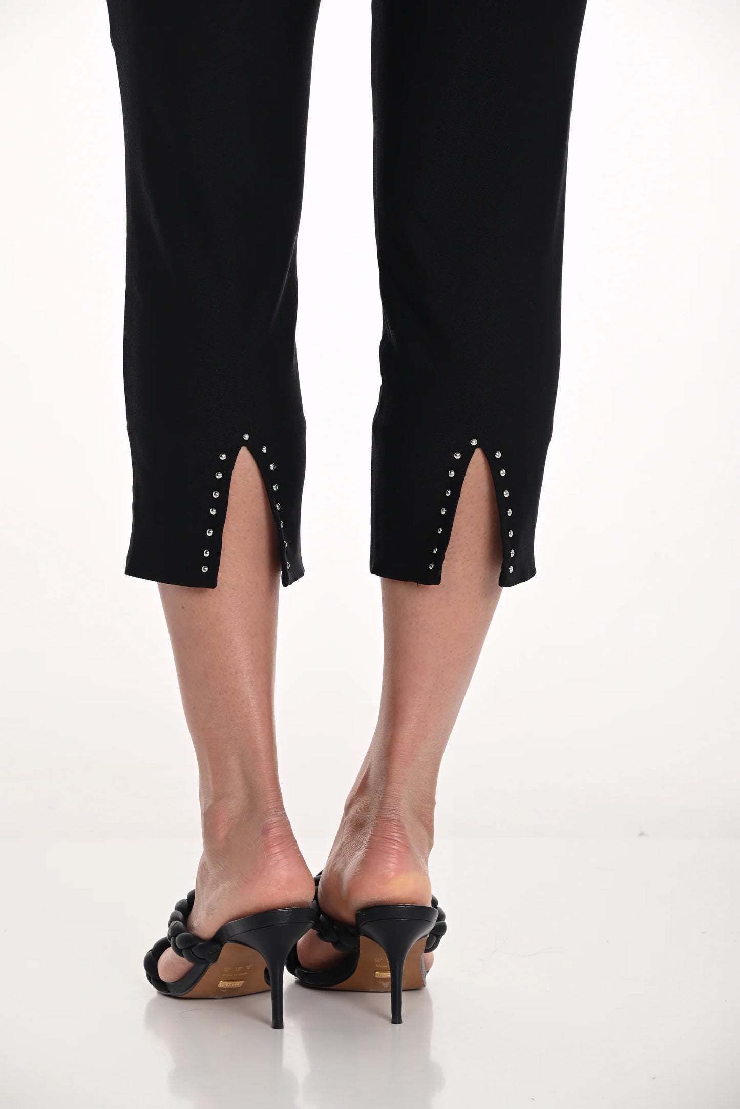 Woven Capri Slim Fit Pant. Style FL251605