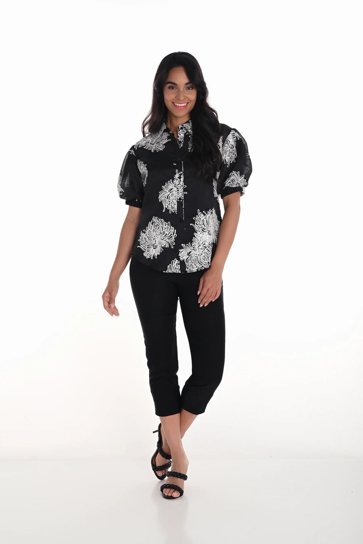 Woven Capri Slim Fit Pant. Style FL251605
