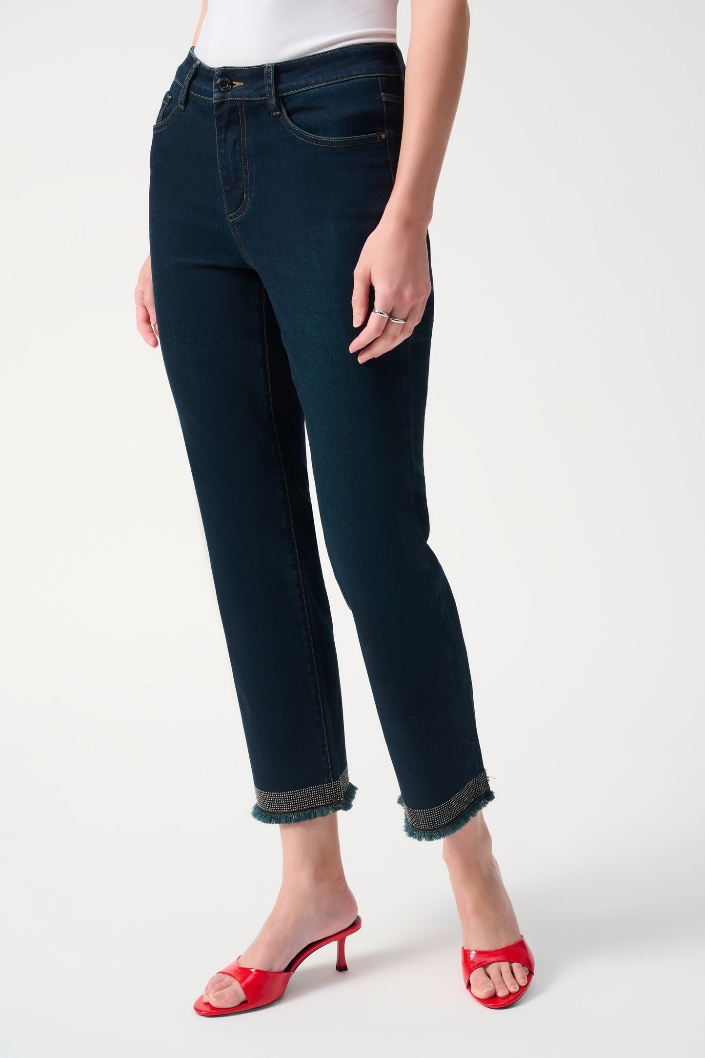 Classic Straight Leg Rhinestone & Frayed Hem Jeans. Style JR251931