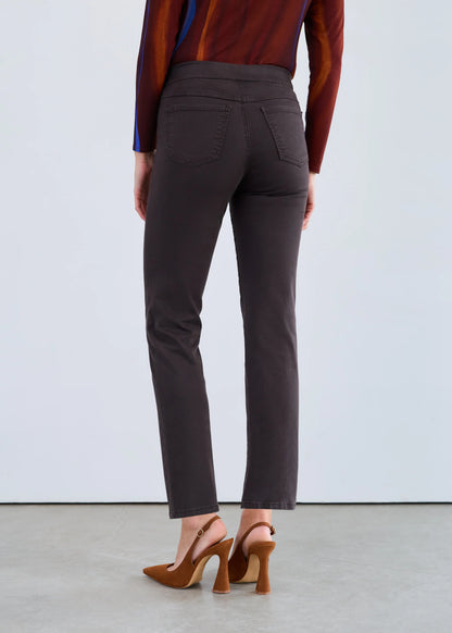 Pull-On Straight Leg Jean. Style FD2531511