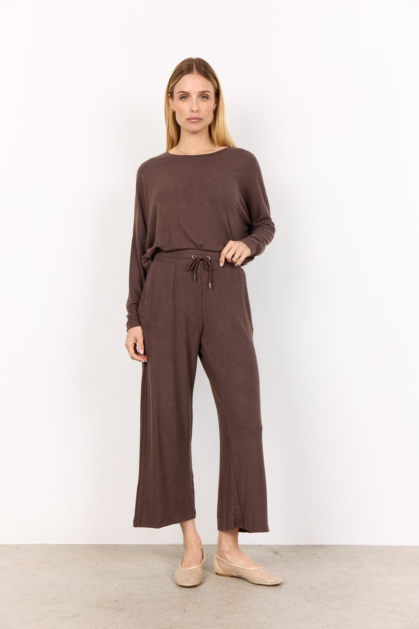 Soft Solid Brown Elastic Waist Wide Leg Cropped. Style SOYA4PF25388