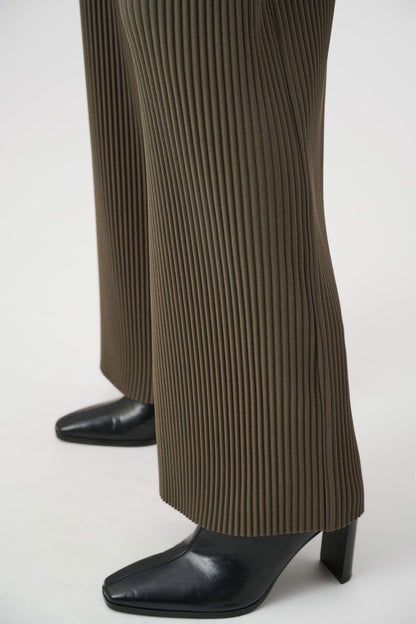 Pleated Scuba Crepe Wide-Leg Pants. Style JR254006