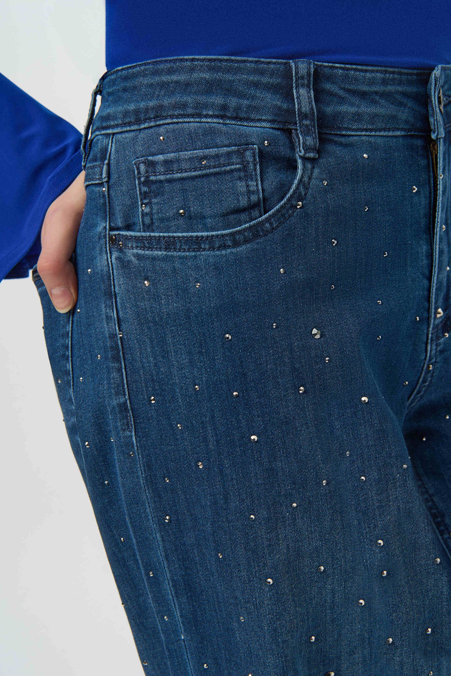 Classic Wide Leg Jeans with Rhinestones. Style JR254921
