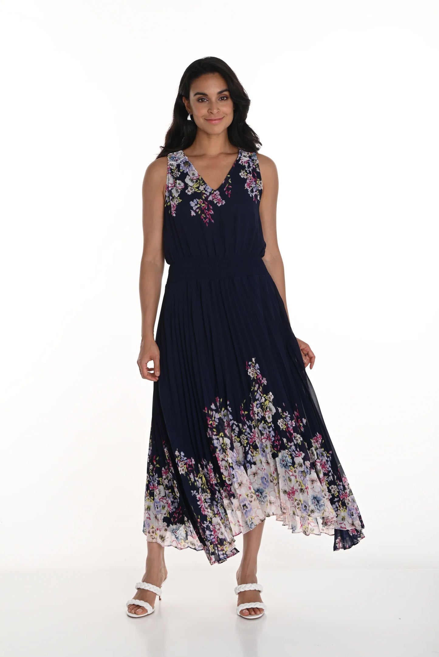 Floral Maxi Dress with Pleated Skirt Detail. Style FL256712U