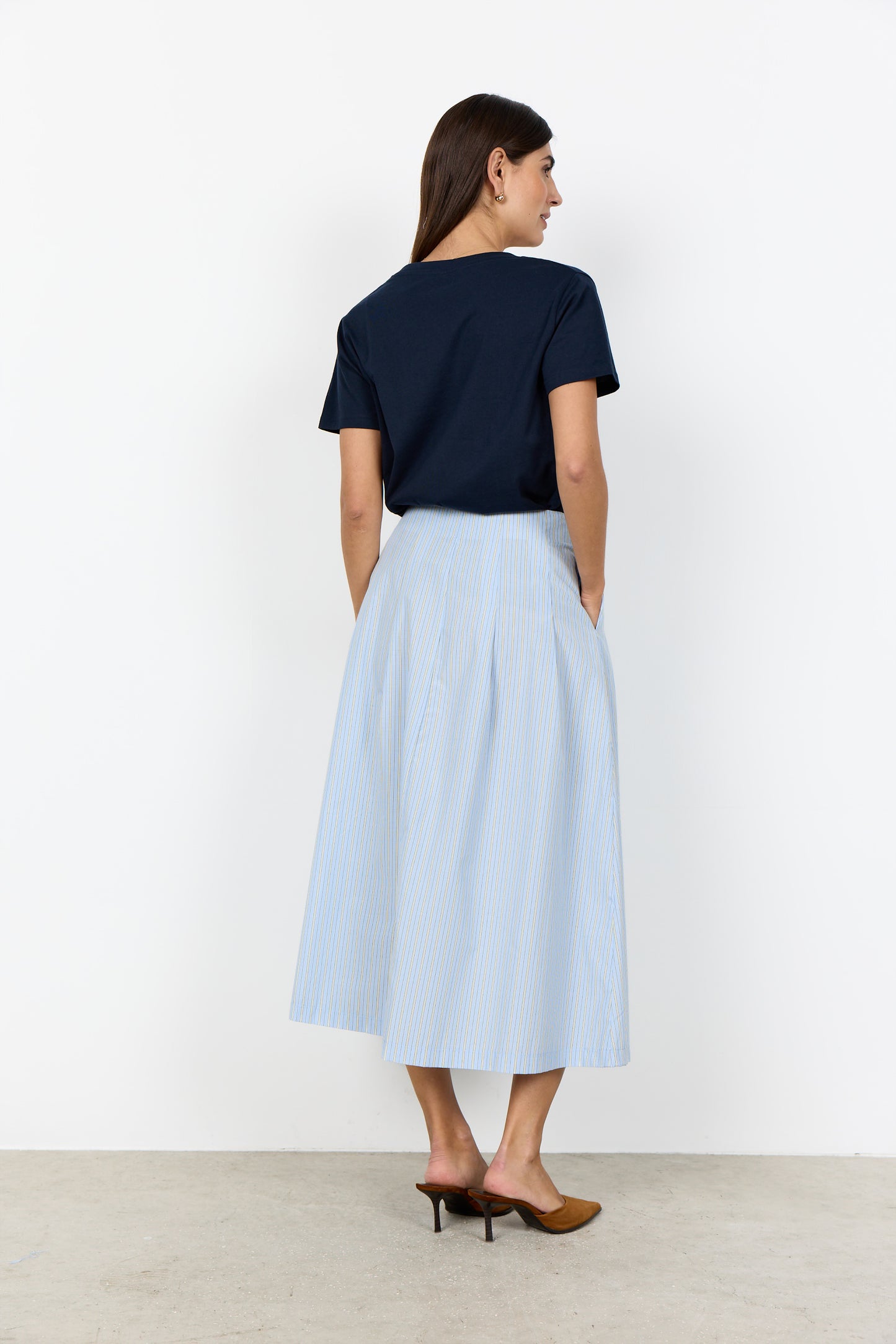 Basic Cotton Short Sleeve V-Neck Top. Style SOYA25690