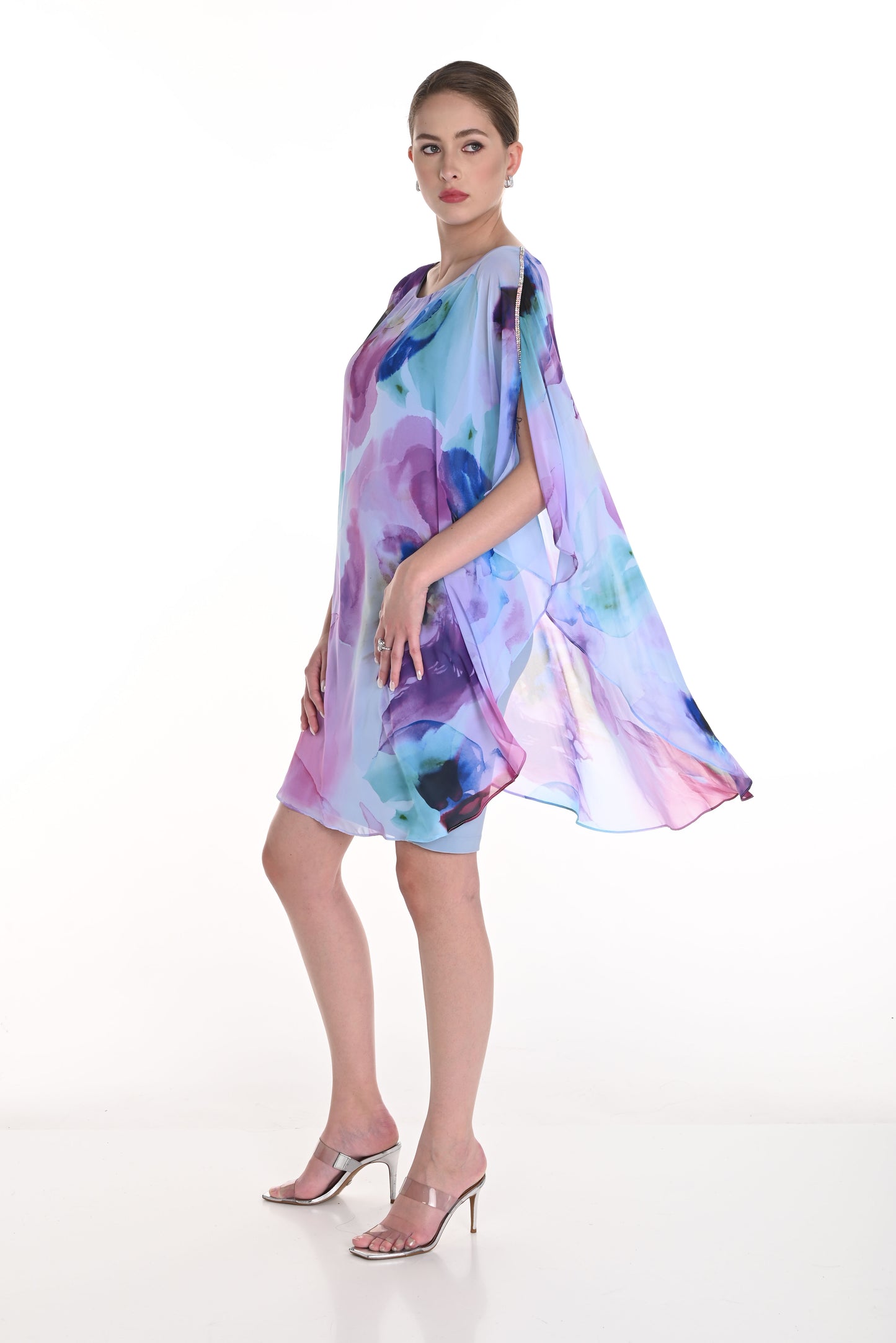 Printed Flowy Chiffon Cape Dress. Style FL258191 PackersFashion Printed Flowy Chiffon Cape Dress. Style FL258191 PackersFashion