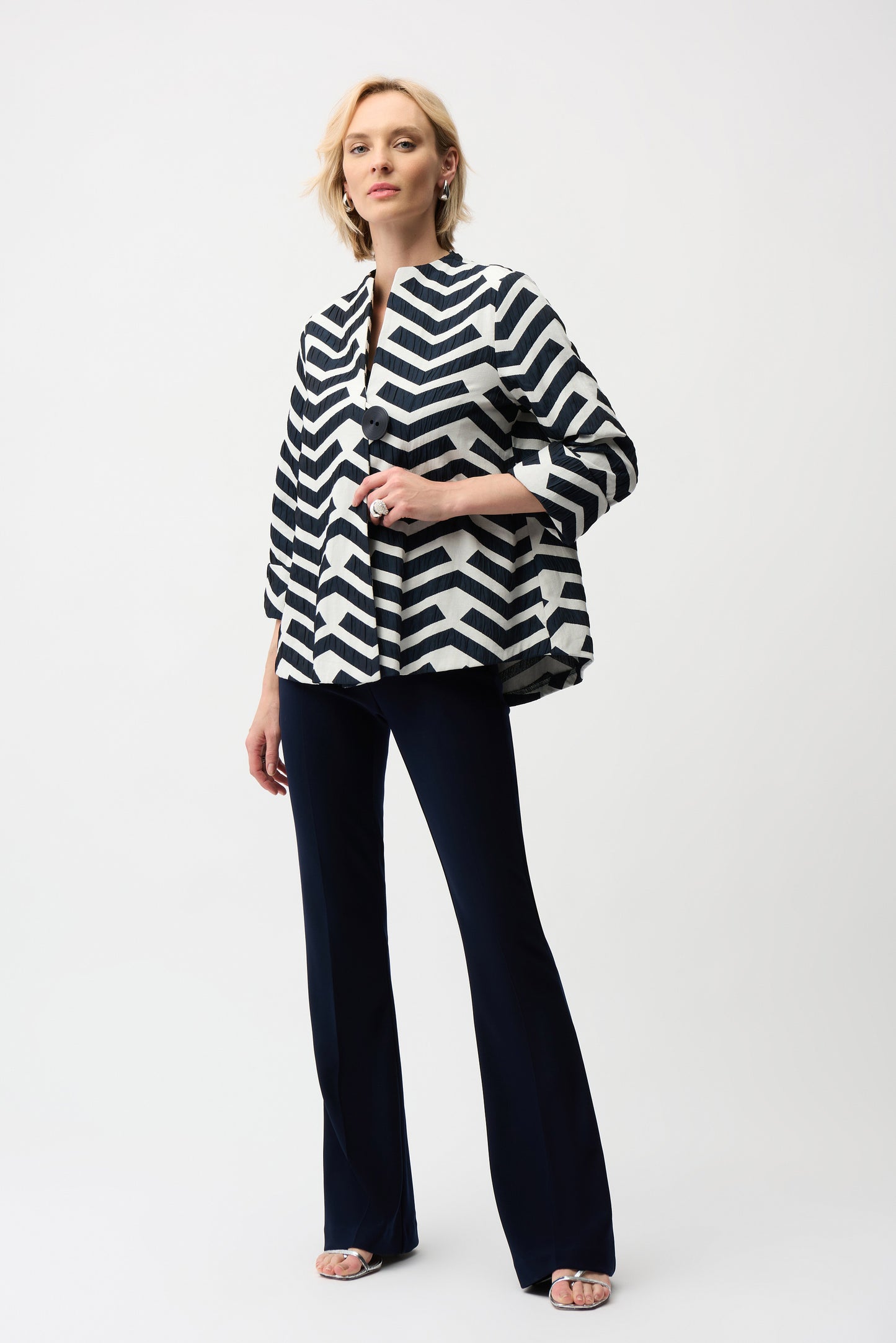 Geometric Jacquard Trapeze Jacket. Style JR261097
