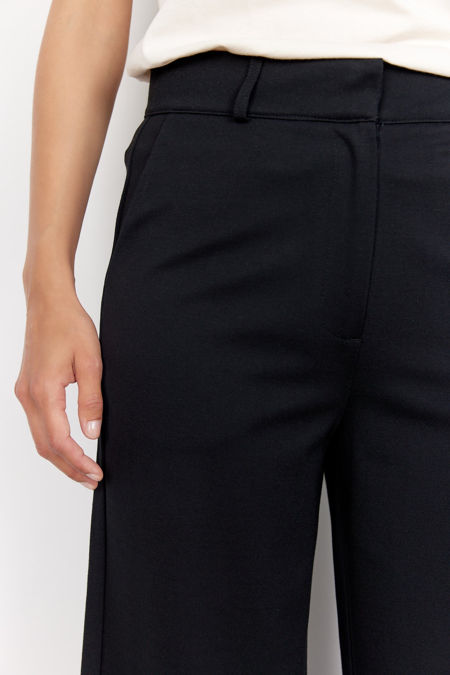 Solid Black Wide Leg Pant. Style SOYA4PF26118